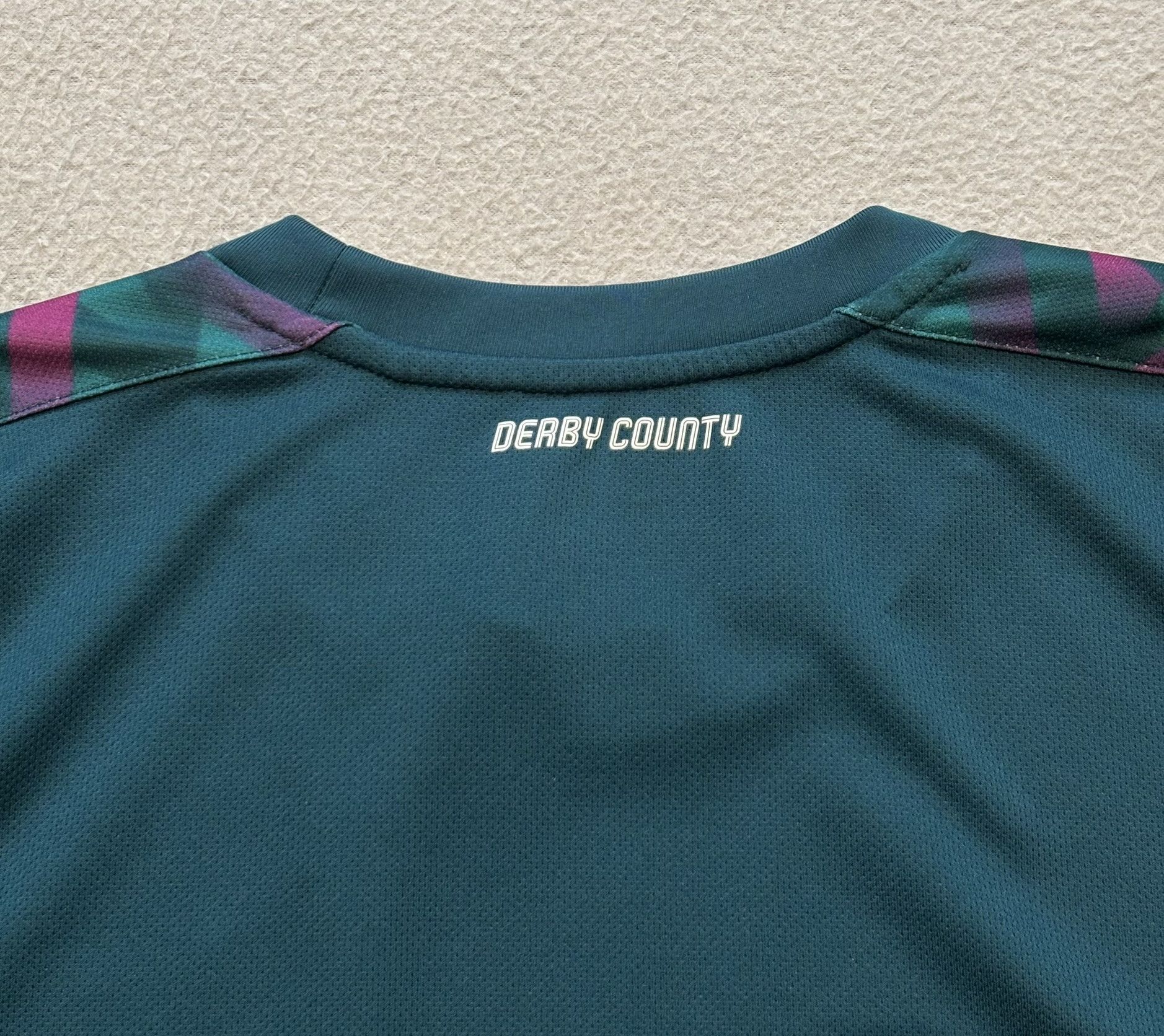 Umbro Derby County 2022/2023 Umbro Goalkeeper Jersey Size S Size US S / EU 44-46 / 1 - 15 Thumbnail
