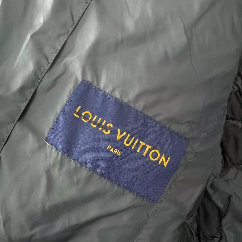 Louis Vuitton Louis Vuitton Black and grey three-flower cotton jacket 250 Size US M / EU 48-50 / 2 - 5 Thumbnail