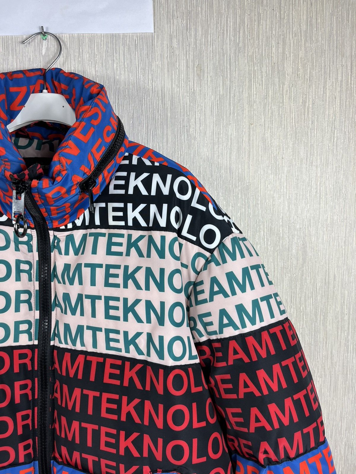 Diesel Diesel puffer boxy oversized down jacket full print words Size US S / EU 44-46 / 1 - 3 Thumbnail
