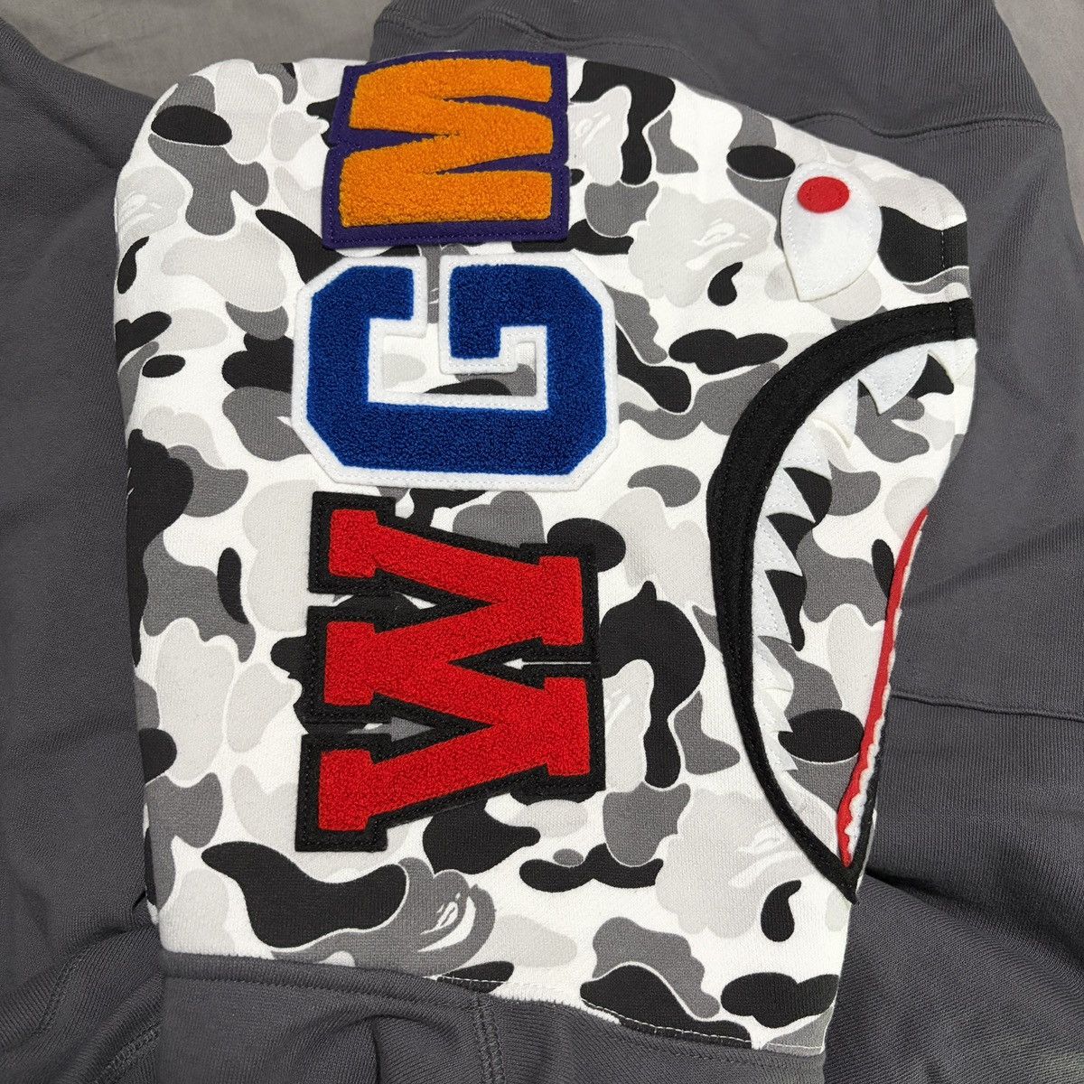 Bape BAPE ABC Camo Shark Pullover Hoodie Medium Charcoal Men’s Size US M / EU 48-50 / 2 - 3 Thumbnail