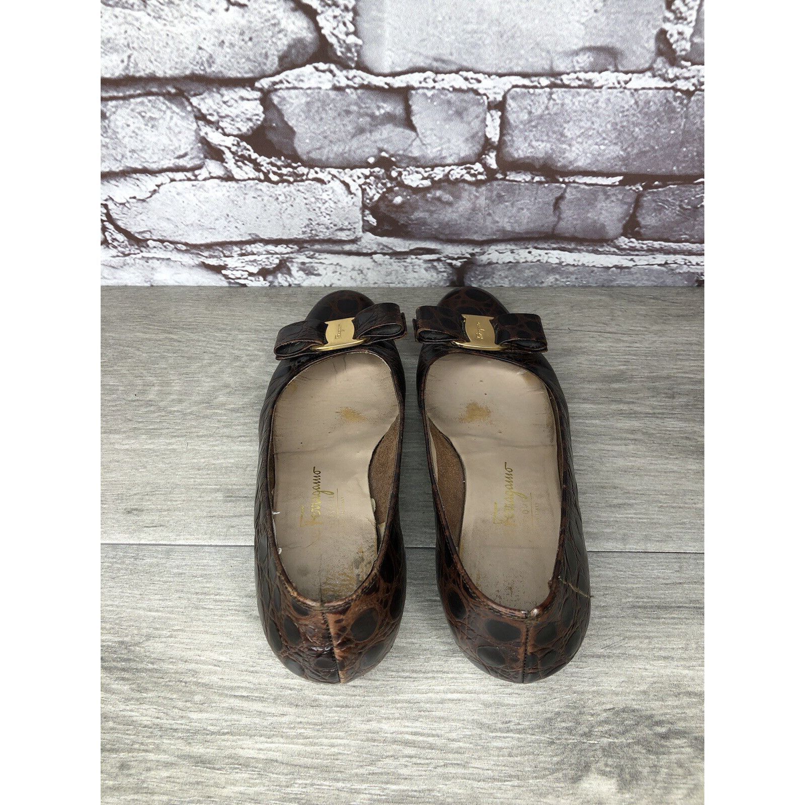 Salvatore Ferragamo Salvatore Ferragamo Vara Brown Leather Croc Embossed Bow Hee Size US 5.5 / IT 35.5 - 5 Thumbnail