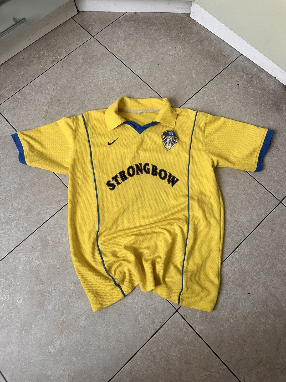 Nike Vintage Nike Leeds 10 Harry Kewell Soccer Jersey Size US M / EU 48-50 / 2 - 1 Thumbnail