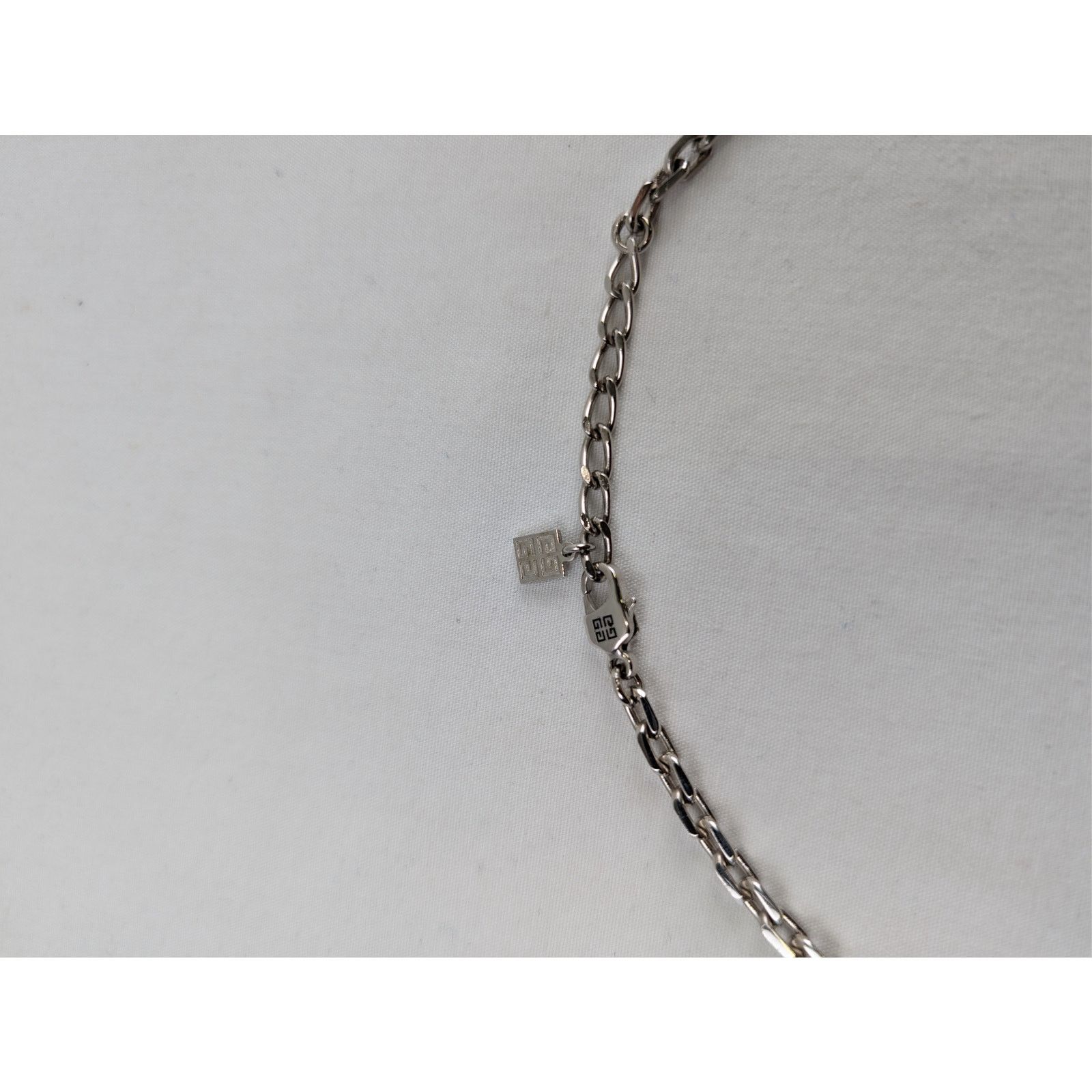 Givenchy o1rshd1 Size: OS / Lock Necklace in Silver Size ONE SIZE - 4 Thumbnail