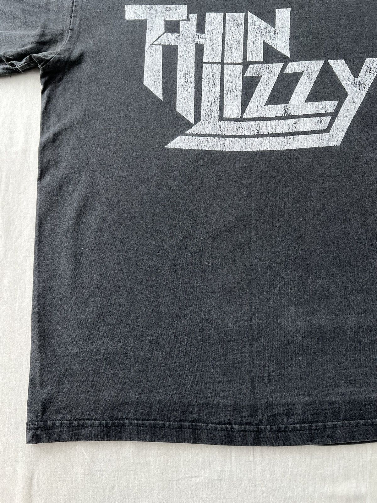 Band Tees Vintage 90s Thin Lizzy Jailbreak Faded Black T-shirt Size US M / EU 48-50 / 2 - 7 Thumbnail