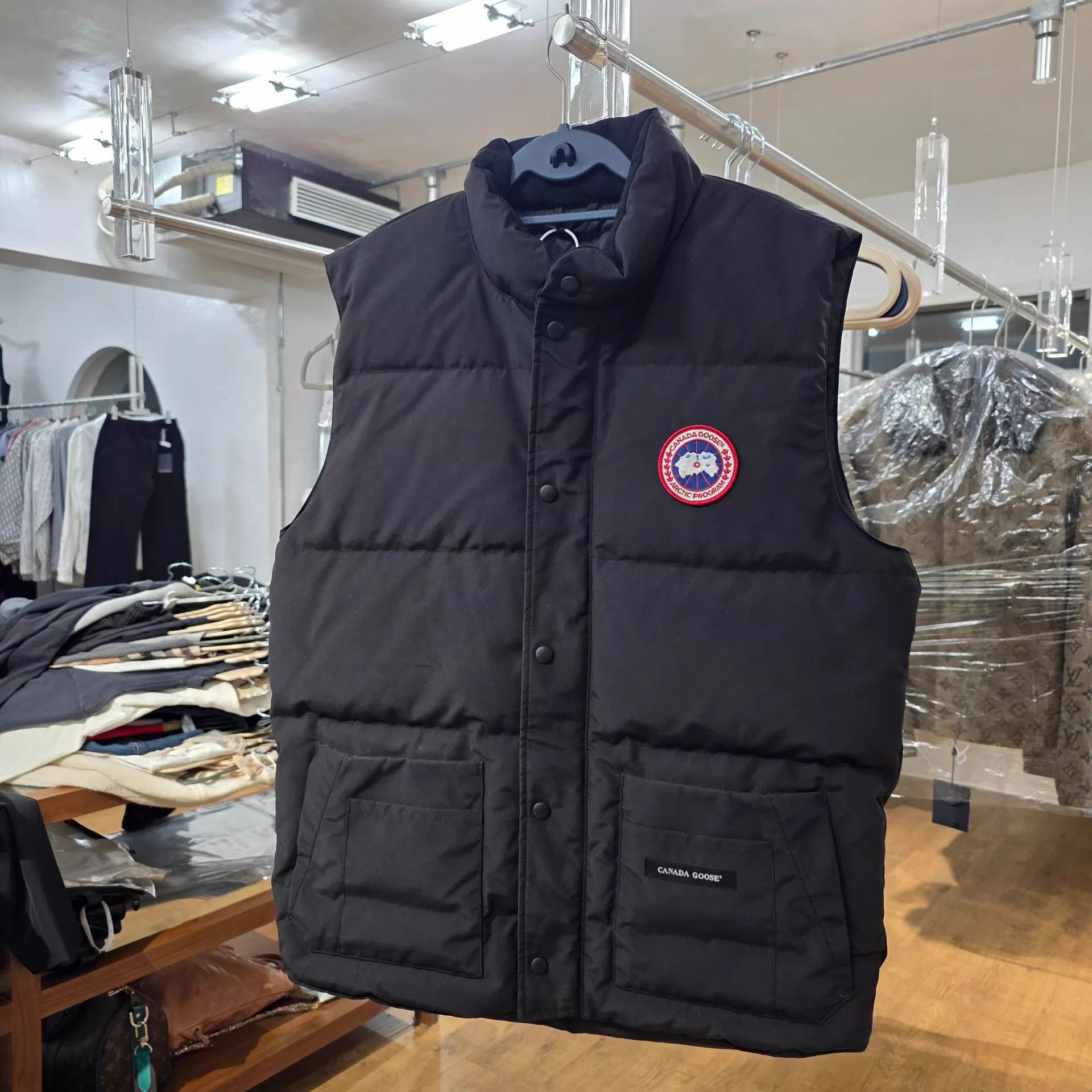 Canada Goose Classic Down Red Label Black Vest L