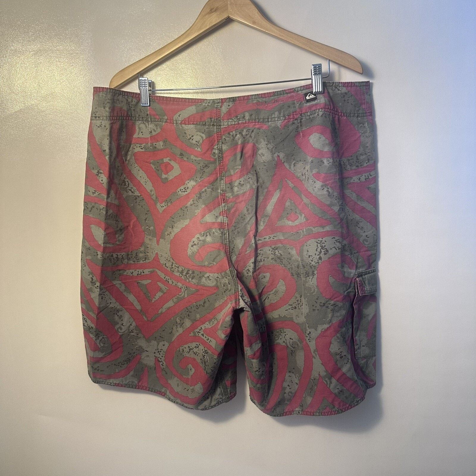 Quicksilver Quiksilver Shorts Mens 40 Board Red Gray Trunks Beach Surf Size US 40 / EU 56 - 2 Thumbnail