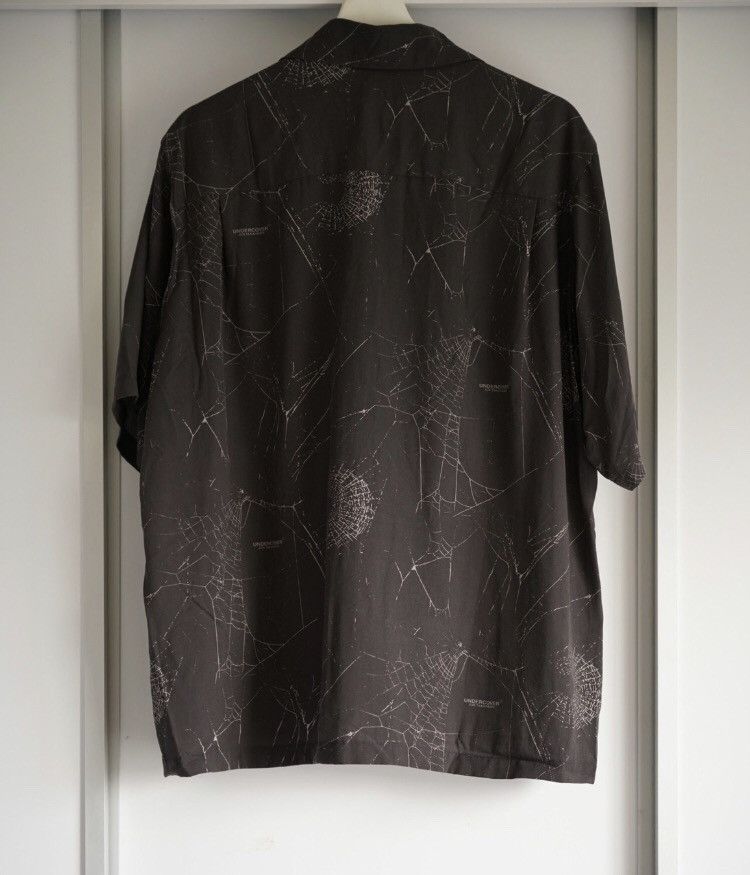 Undercover undercover Black short-sleeved shirt with spider web 
