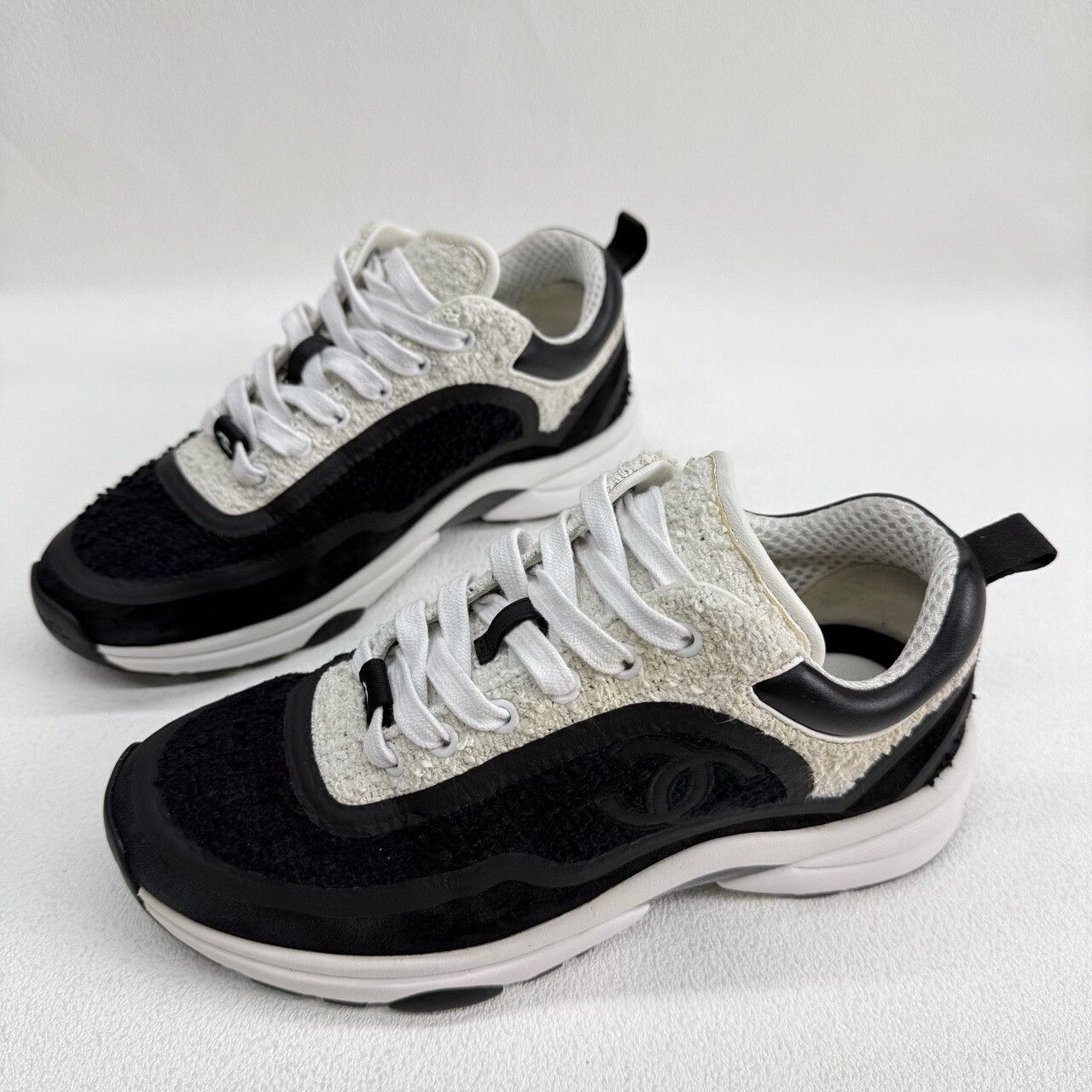 Chanel Chanel Suede Black Lowtop Sneakers us_5 Women Size US 5 / IT 35 - 1 Thumbnail