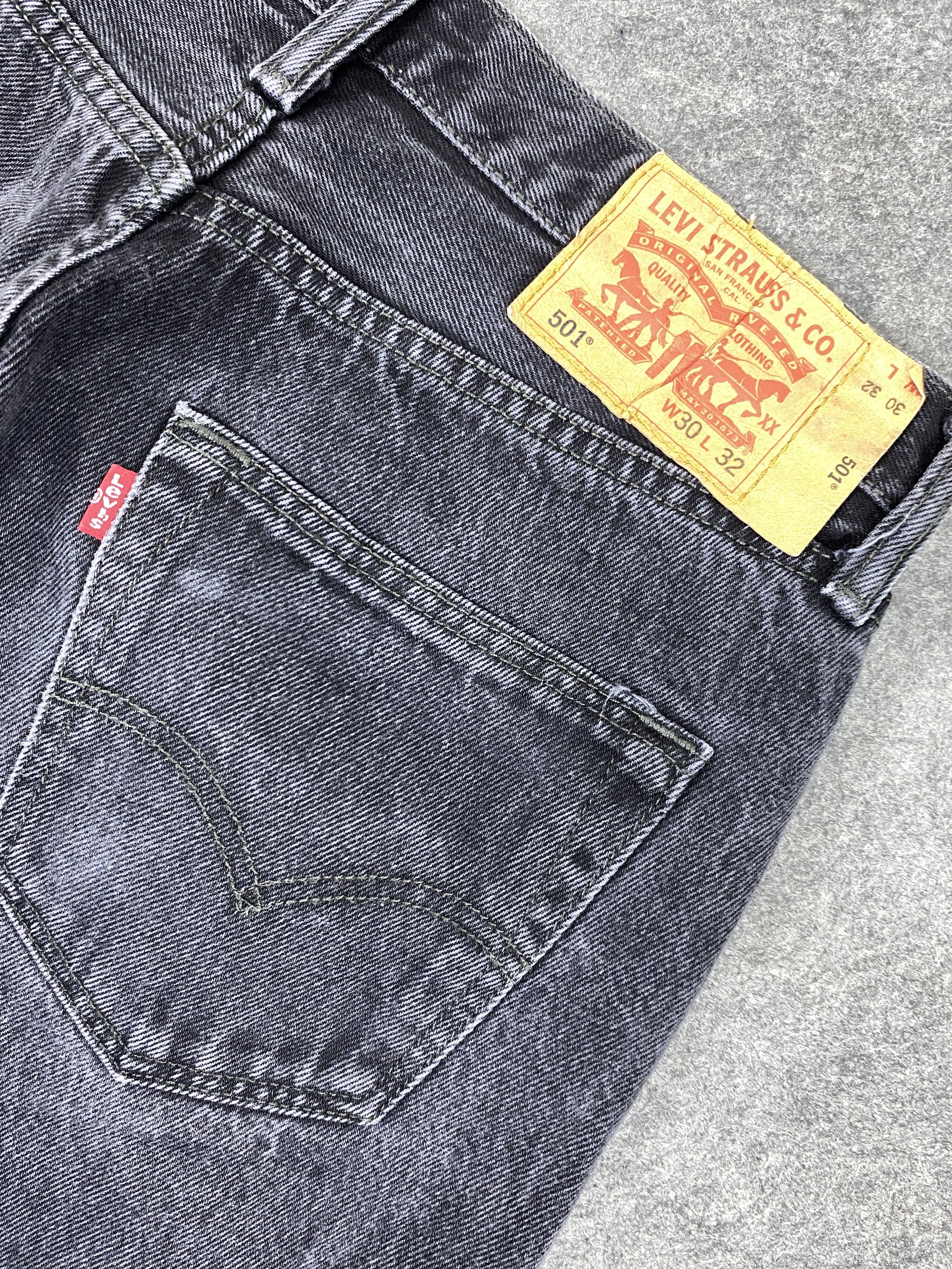 Levi's Black Vintage Levis 501 Jeans 30x30 - JN3150 Size US 30 / EU 46 - 14 Thumbnail