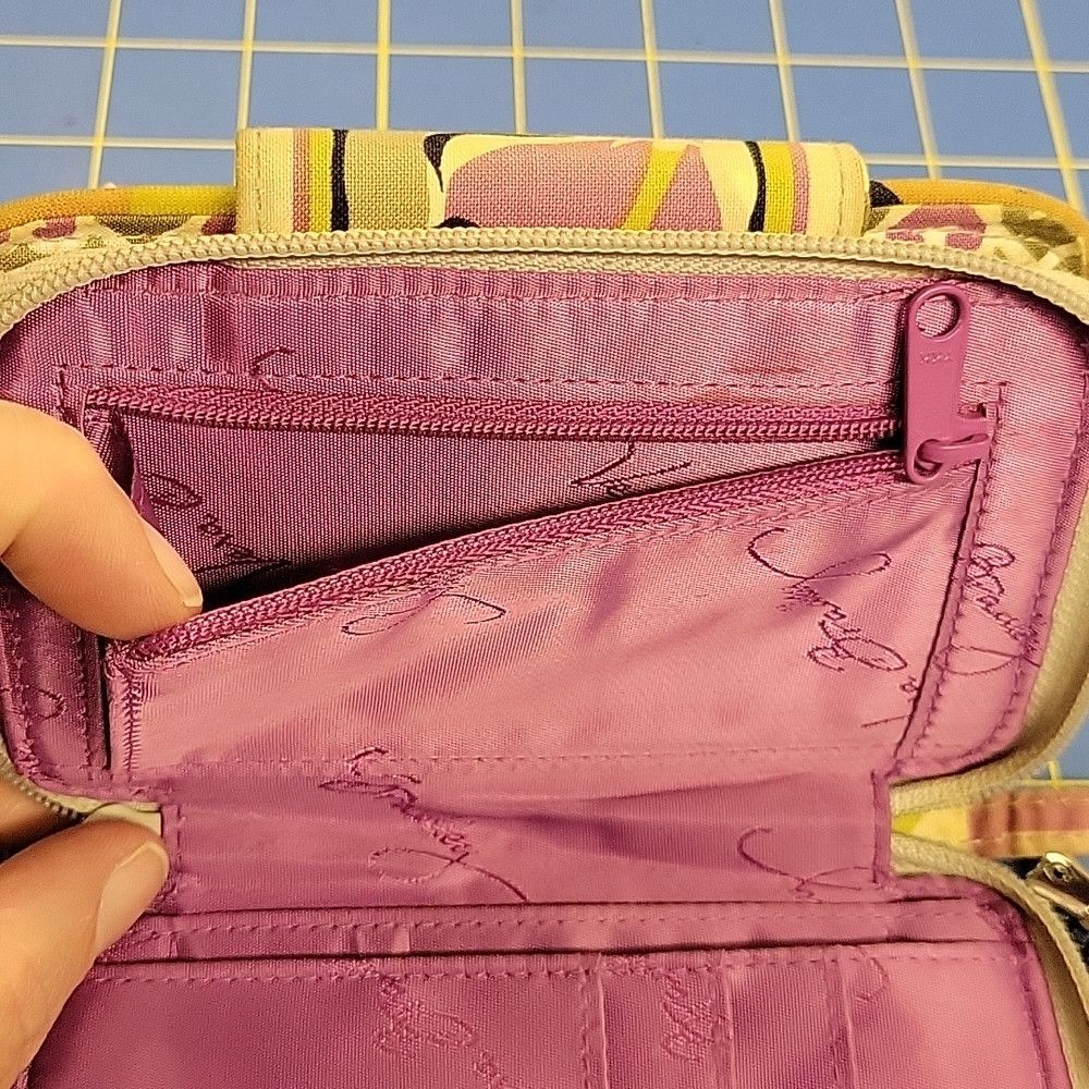 Vera Bradley Vera Bradley Quilted Wallet w Phone Pocket 5.5 x 3.5 Size ONE SIZE - 7 Thumbnail