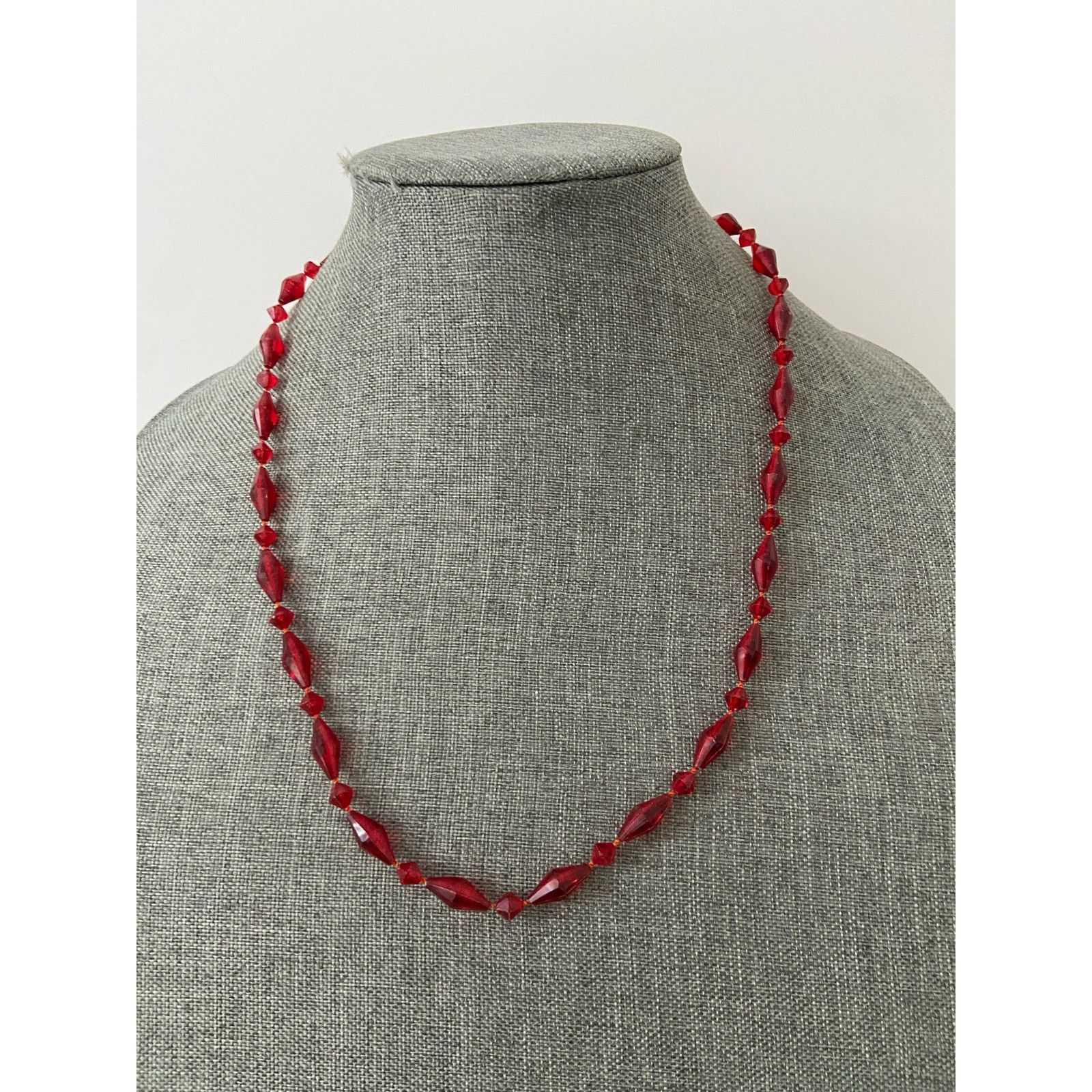 Vintage Vintage red bead necklace Size ONE SIZE - 1 Thumbnail