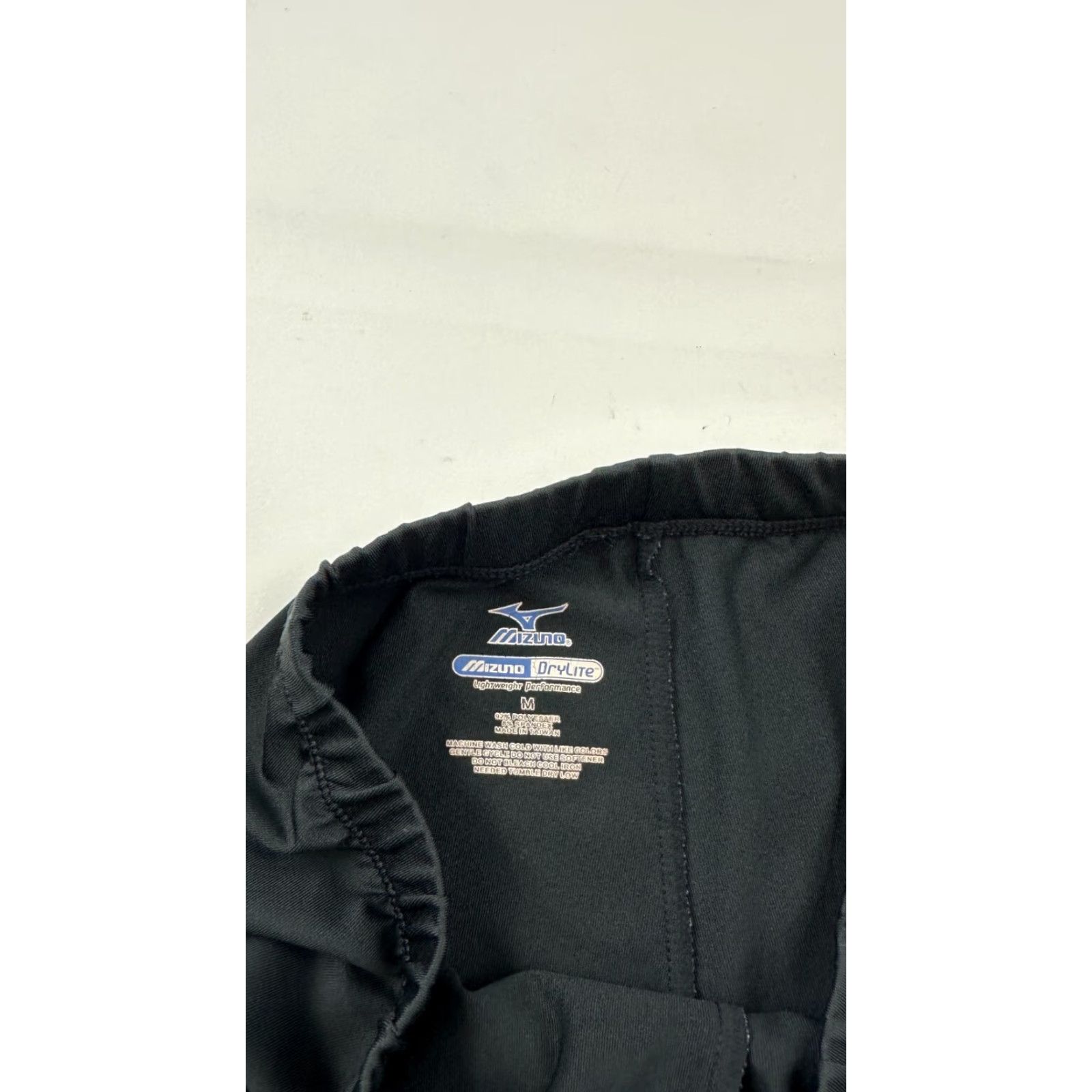Mizuno Mizuno Shorts Women Medium Black Drylite Lightweight Performance Stretch Pull On Athletic Compression Gym & Training Running & Jogging 90s? Size 42" / US 20 - 3 Thumbnail