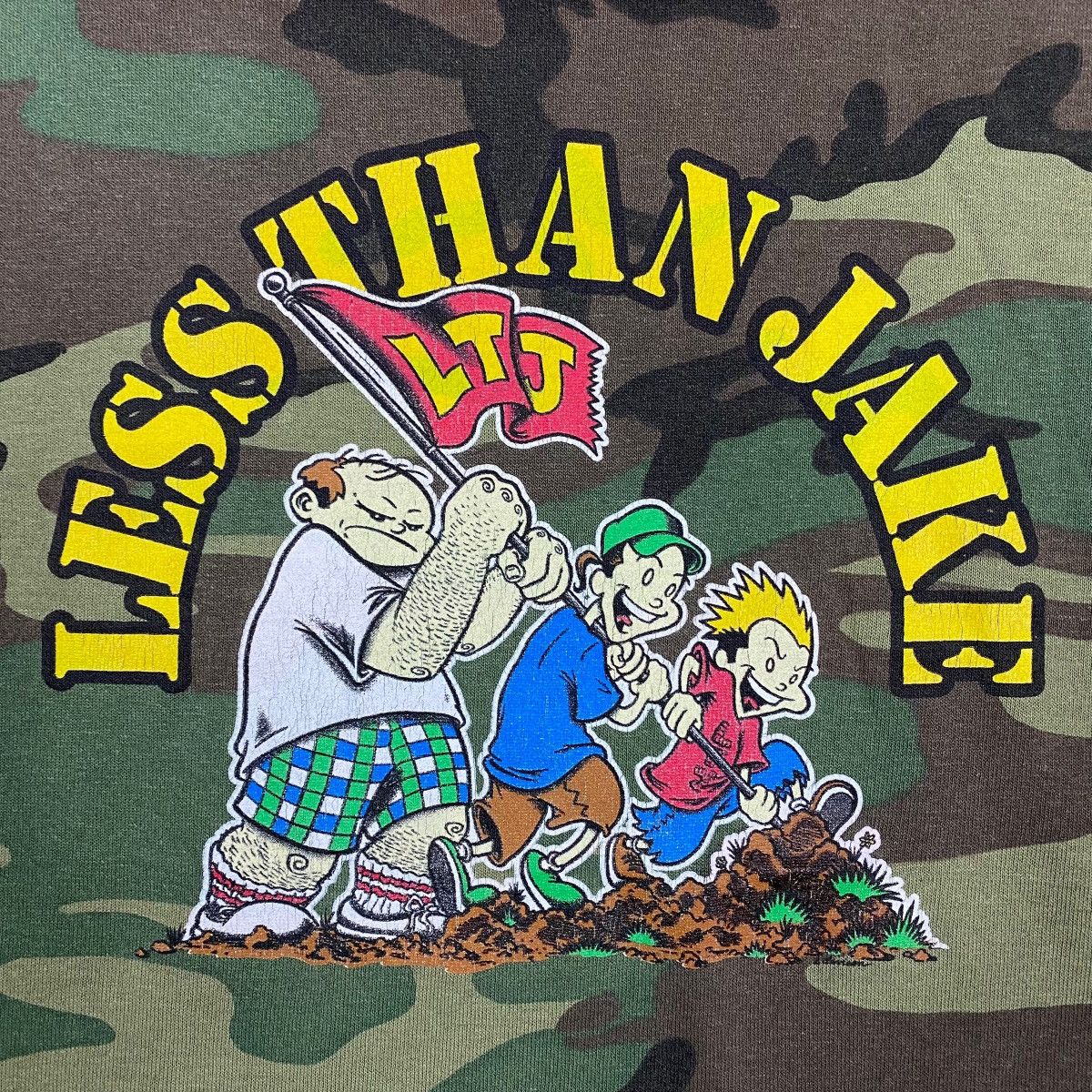Band Tees × Vintage Vintage LESS THAN JAKE American Ska Punk Band Camo Tee Size US M / EU 48-50 / 2 - 3 Thumbnail