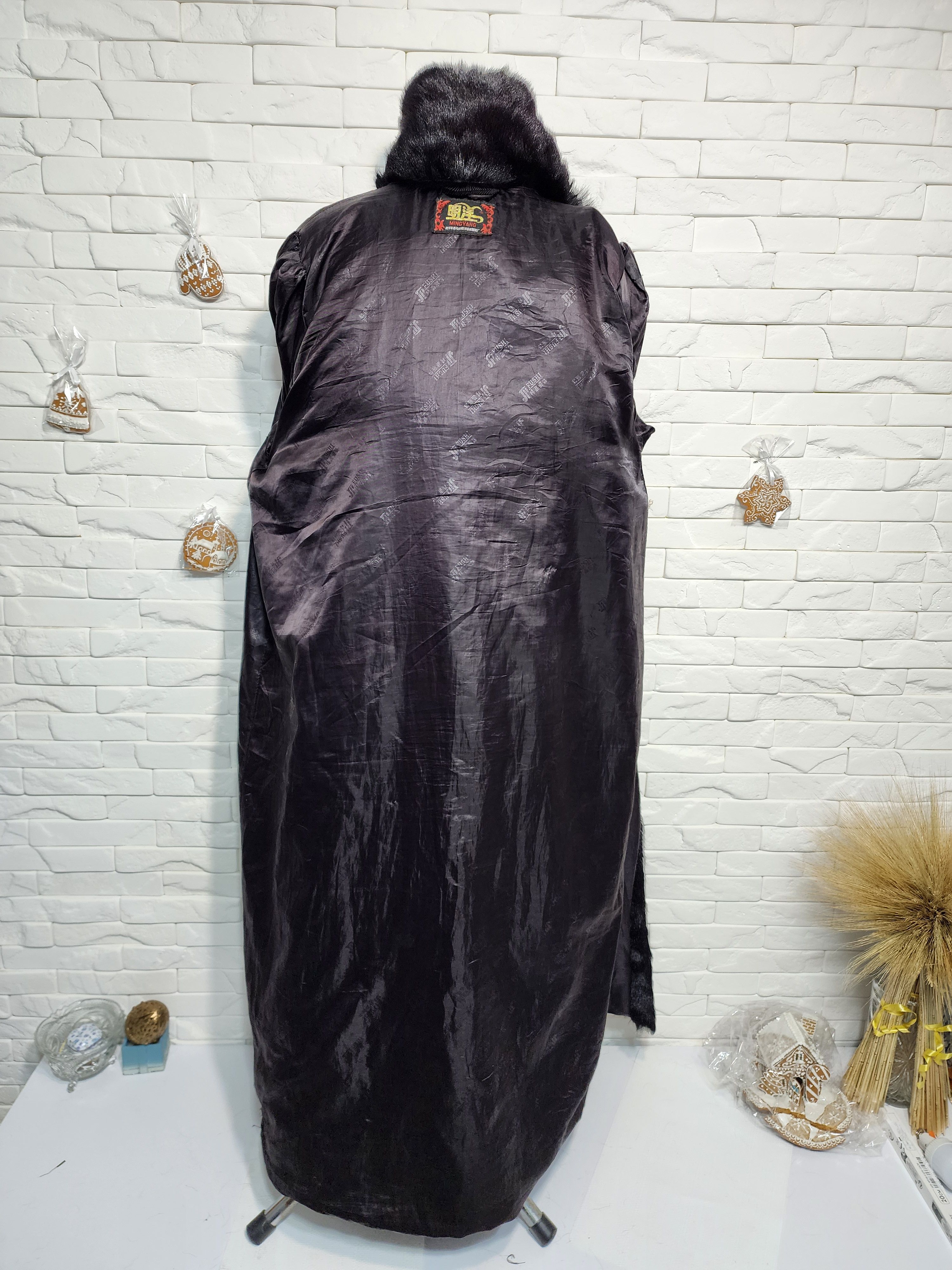 Furla Black Genuine Fur Coat: Women's Winter Coat Size XL / US 12-14 / IT 48-50 - 9 Thumbnail