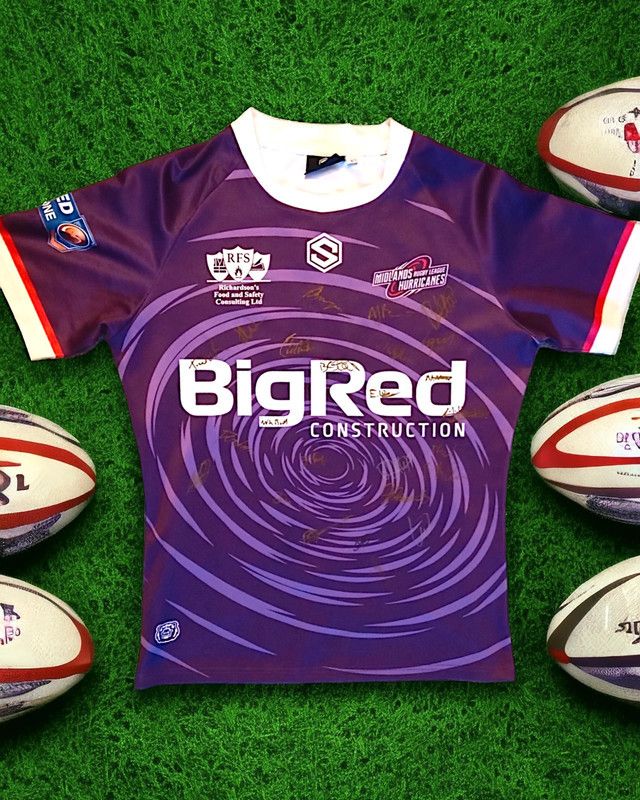 Sportswear Rugby shirt with player signatures, hurricanes,sternabolt ...