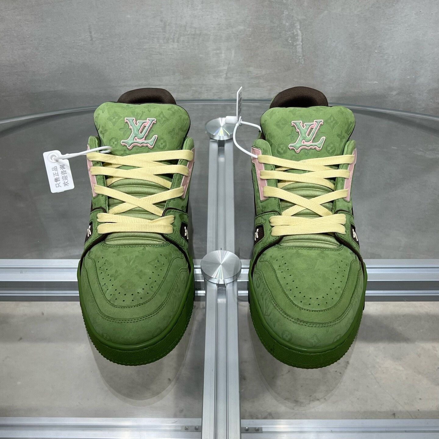 Louis Vuitton Louis Vuitton Training Green Lowtop Sneakers 6 Men Size US 6 / EU 39 - 1 Thumbnail