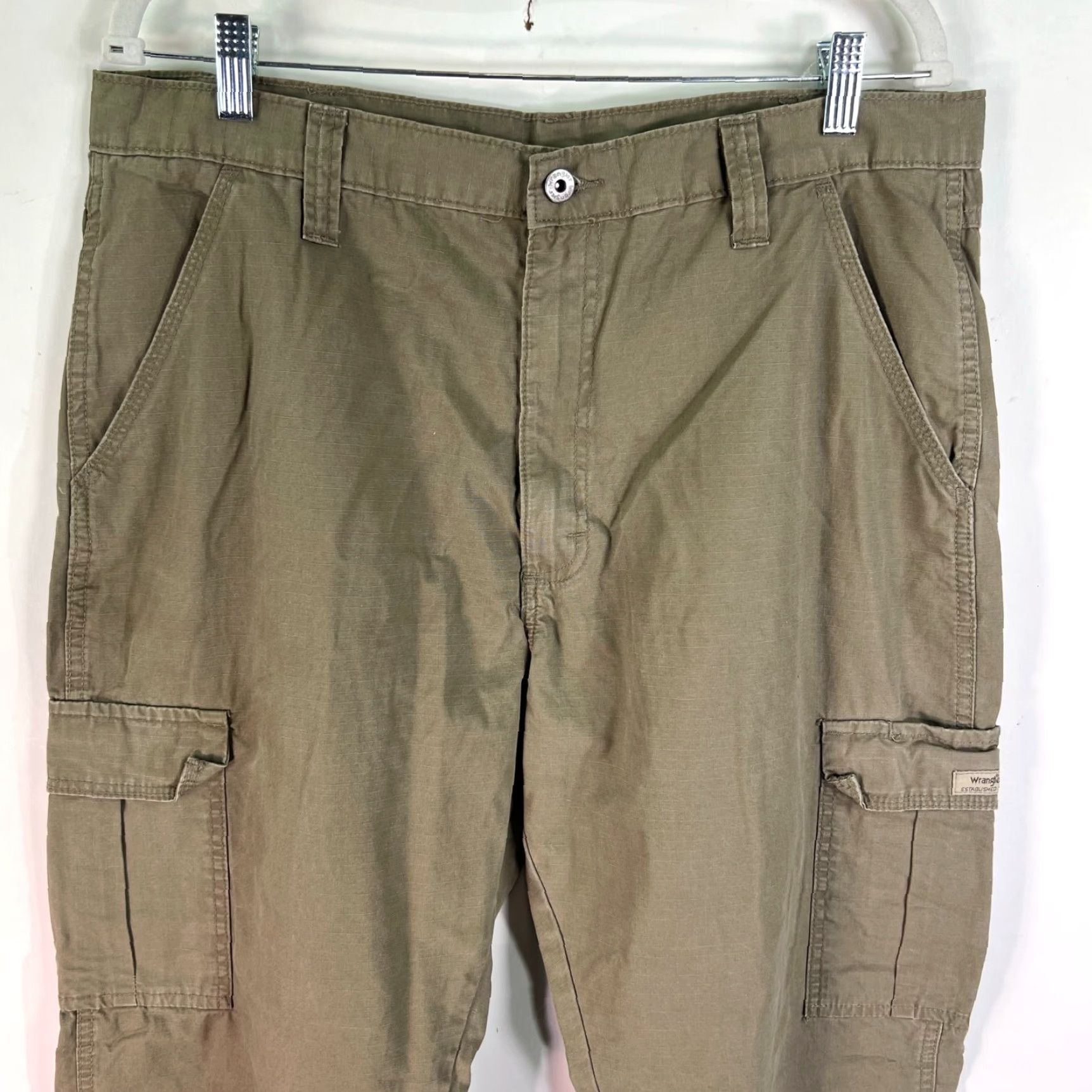 Wrangler Wrangler Cargo Pants Men’s SZ 36 Olive Green Relaxed Fit Ripstop 36x32 Pockets 100% Cotton Workwear USA Seller Size US 36 / EU 52 - 2 Thumbnail