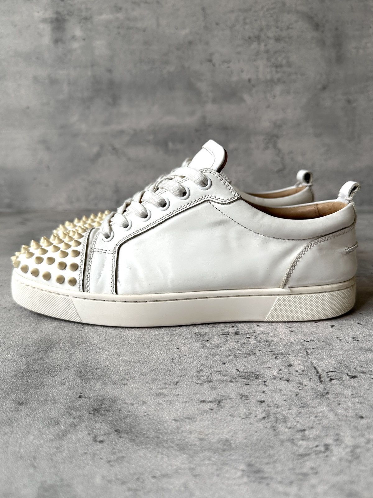 Christian Louboutin LOUIS FLAT CREAM SPIKES LOW TOP Size US 8 / EU 41 - 10 Thumbnail