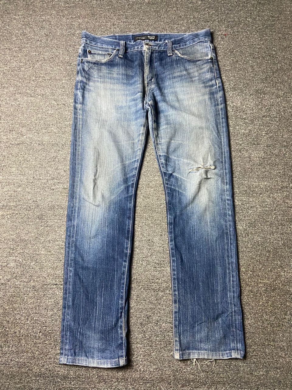 Uniqlo Uniqlo Men’s Skinny Fit Tapered Jeans (172) Size US 33 - 1 Thumbnail