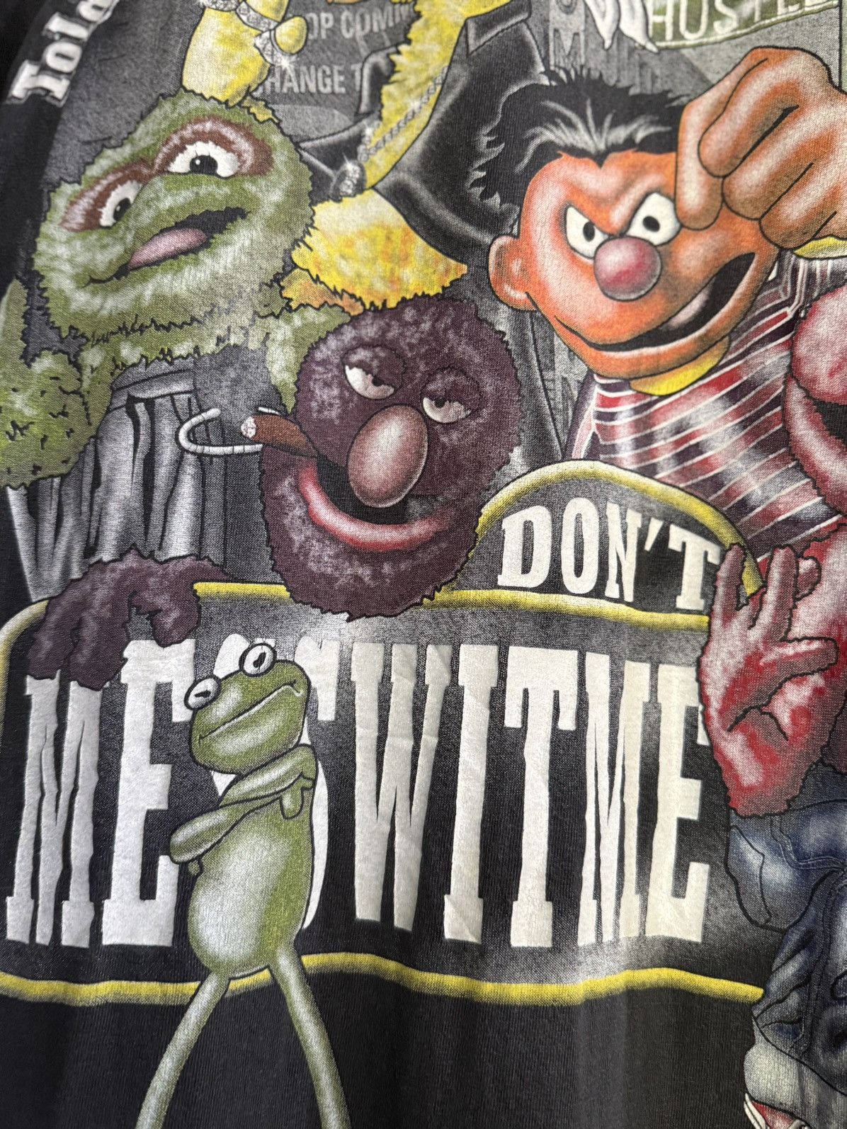 Cartoon Network Thrashed Vintage 90s Elmo Sesame Street Kermit Faded Tee Size US XL / EU 56 / 4 - 5 Thumbnail