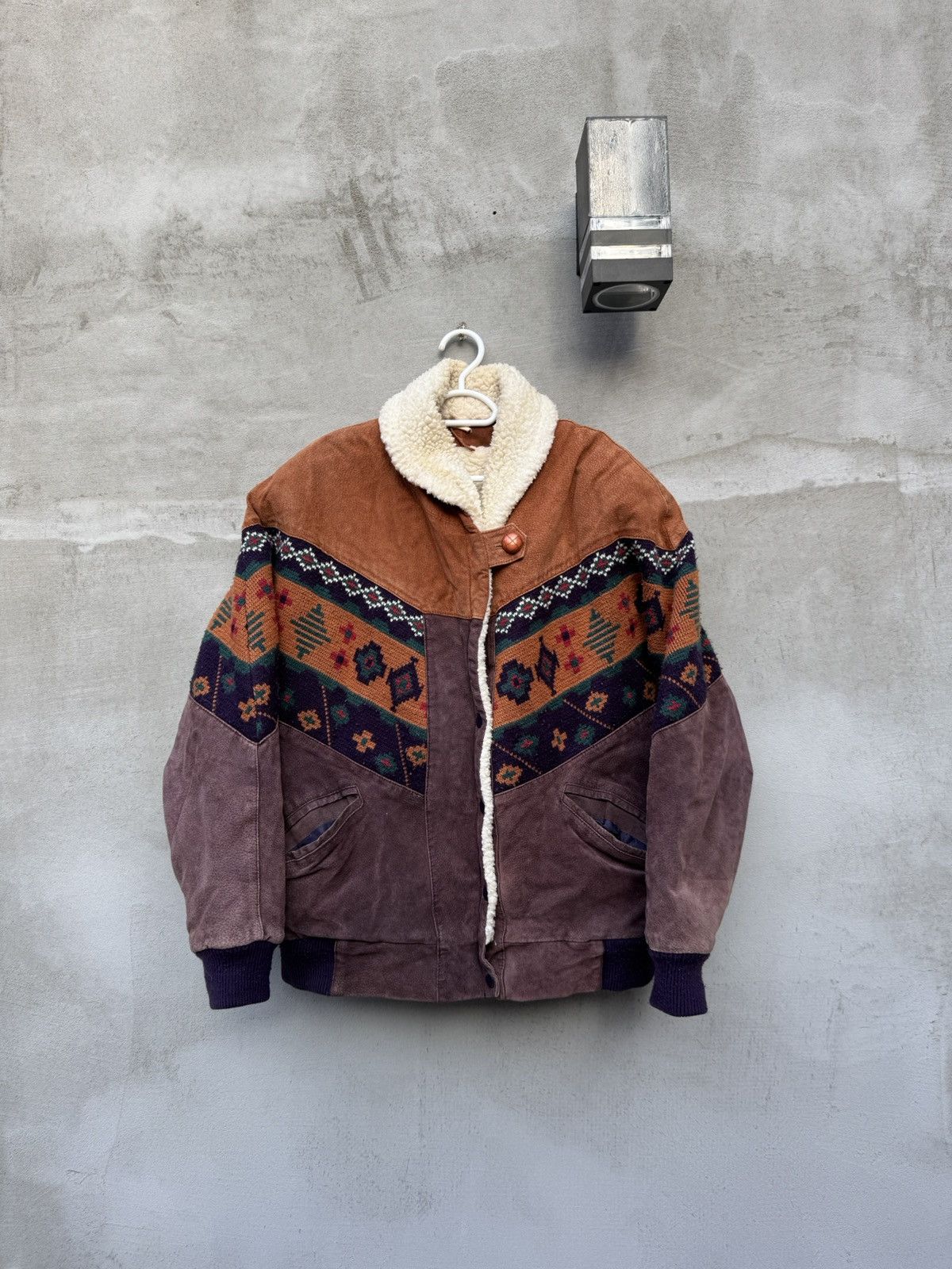 Vintage Vintage 90s Suede Aztec Jacket Shearling Ethno Chic Boho Size US L / EU 52-54 / 3 - 1 Thumbnail