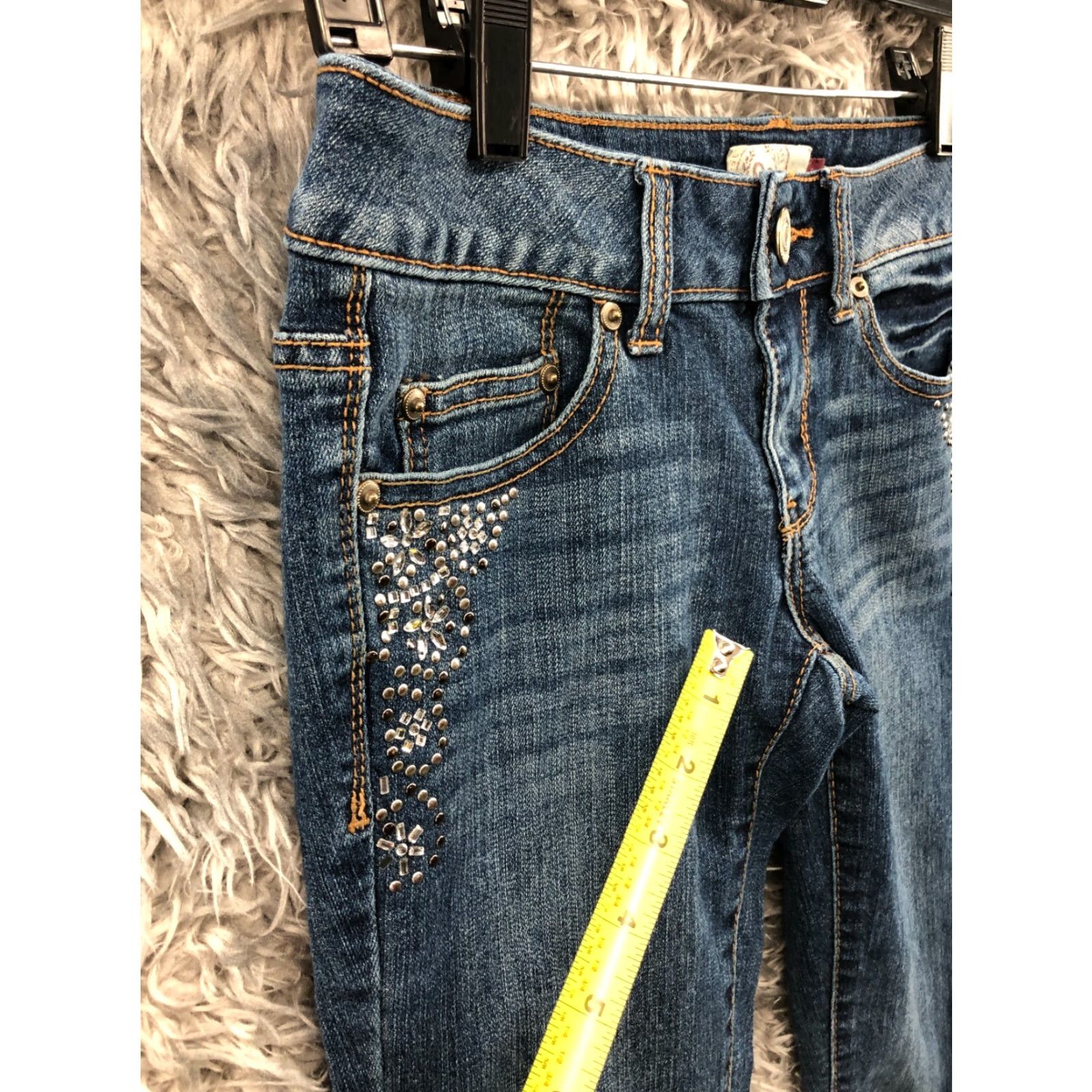 Vintage SO Jeans Skinny Size 5 Juniors Medium Wash Blue Low Rise Rhinestone Jeans Womens Clothing Size 27" / US 4 / IT 40 - 5 Thumbnail