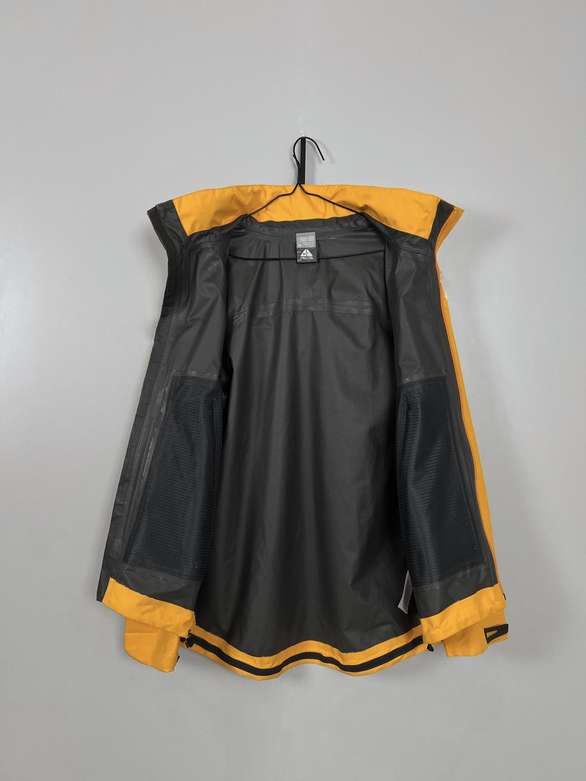 Nike ACG Nike ACG Vintage Gore Tex Jacket Yellow Size US M / EU 48-50 / 2 - 5 Thumbnail