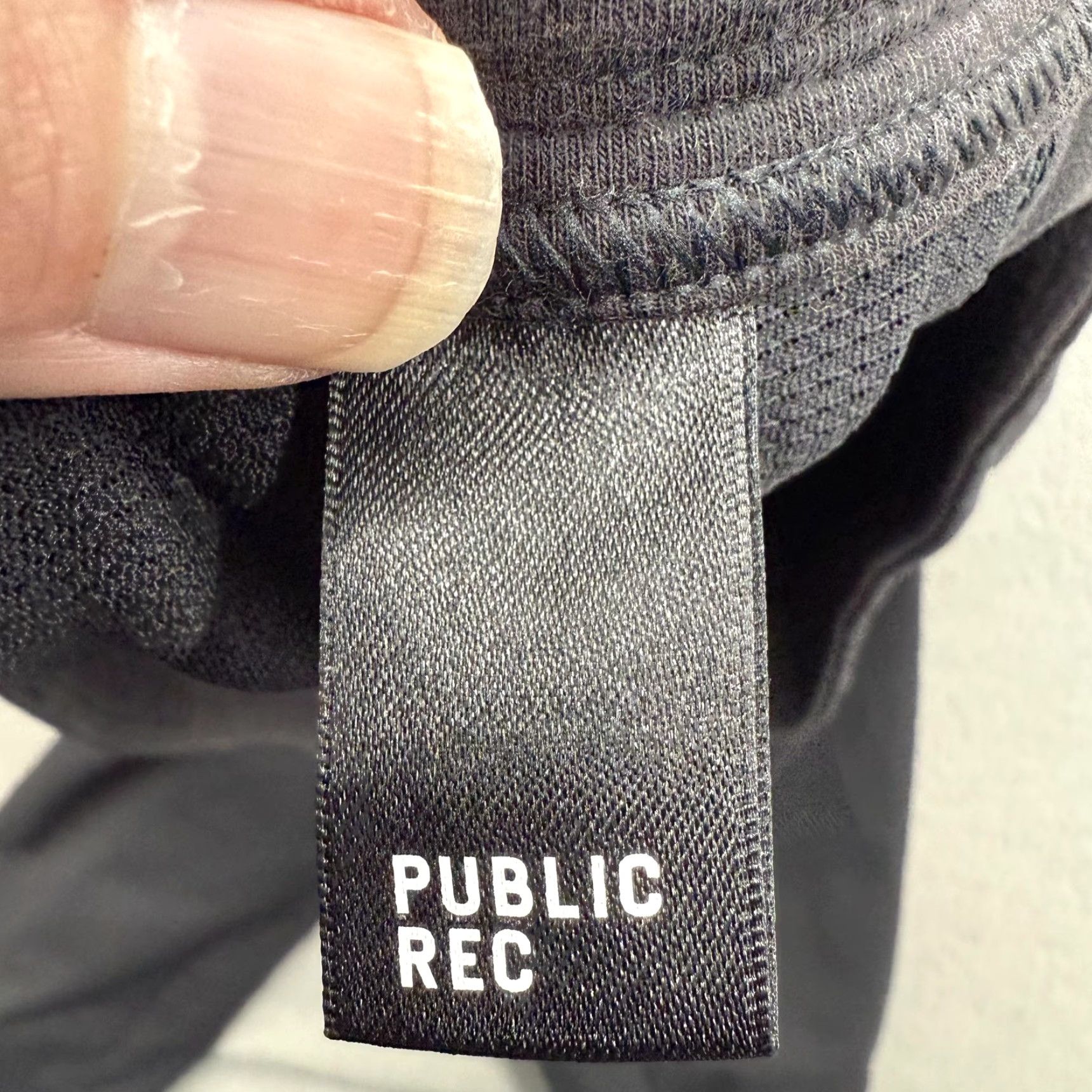Vintage Public Rec Pants Mens 30x30 Jogger Black Nylon Spandex Elastic Waist Pockets Zip Pocket Tapered Athleisure Jogger Pants Mens 30 Regular Size US 30 / EU 46 - 4 Thumbnail