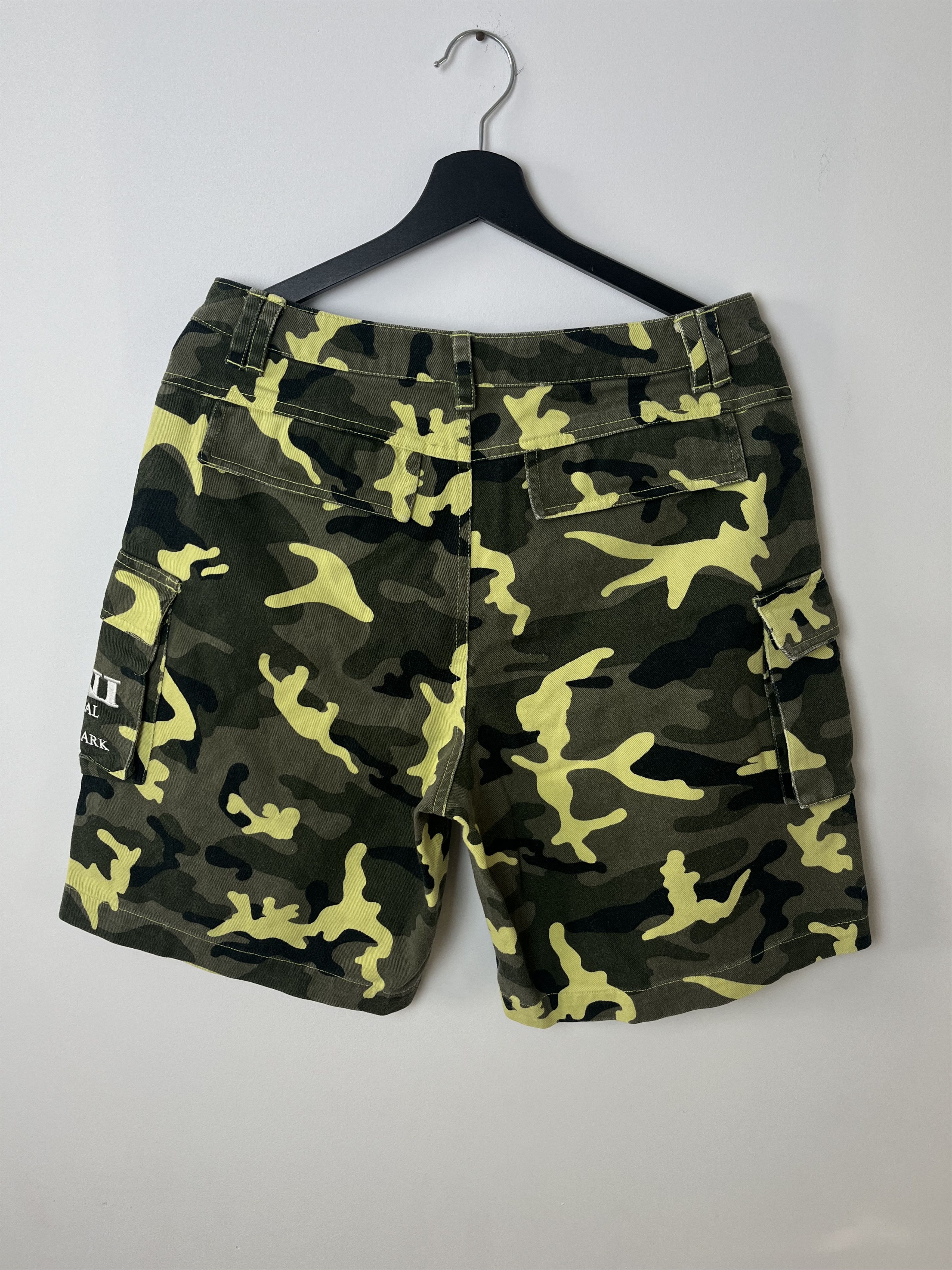 Vintage Karl Kani Camo Cargo Shorts Size US 32 / EU 48 - 4 Thumbnail