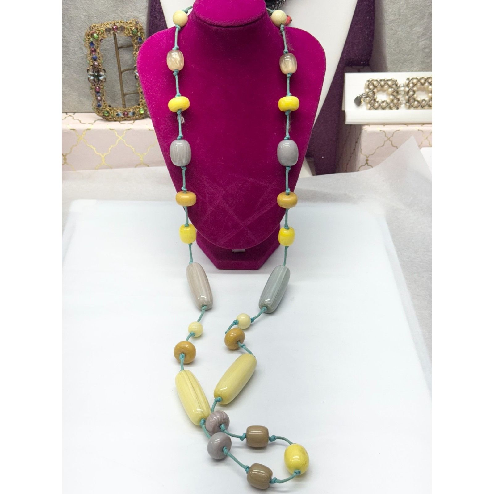Vintage Vintage yellow glass beaded hand strung necklace Size ONE SIZE - 5 Thumbnail