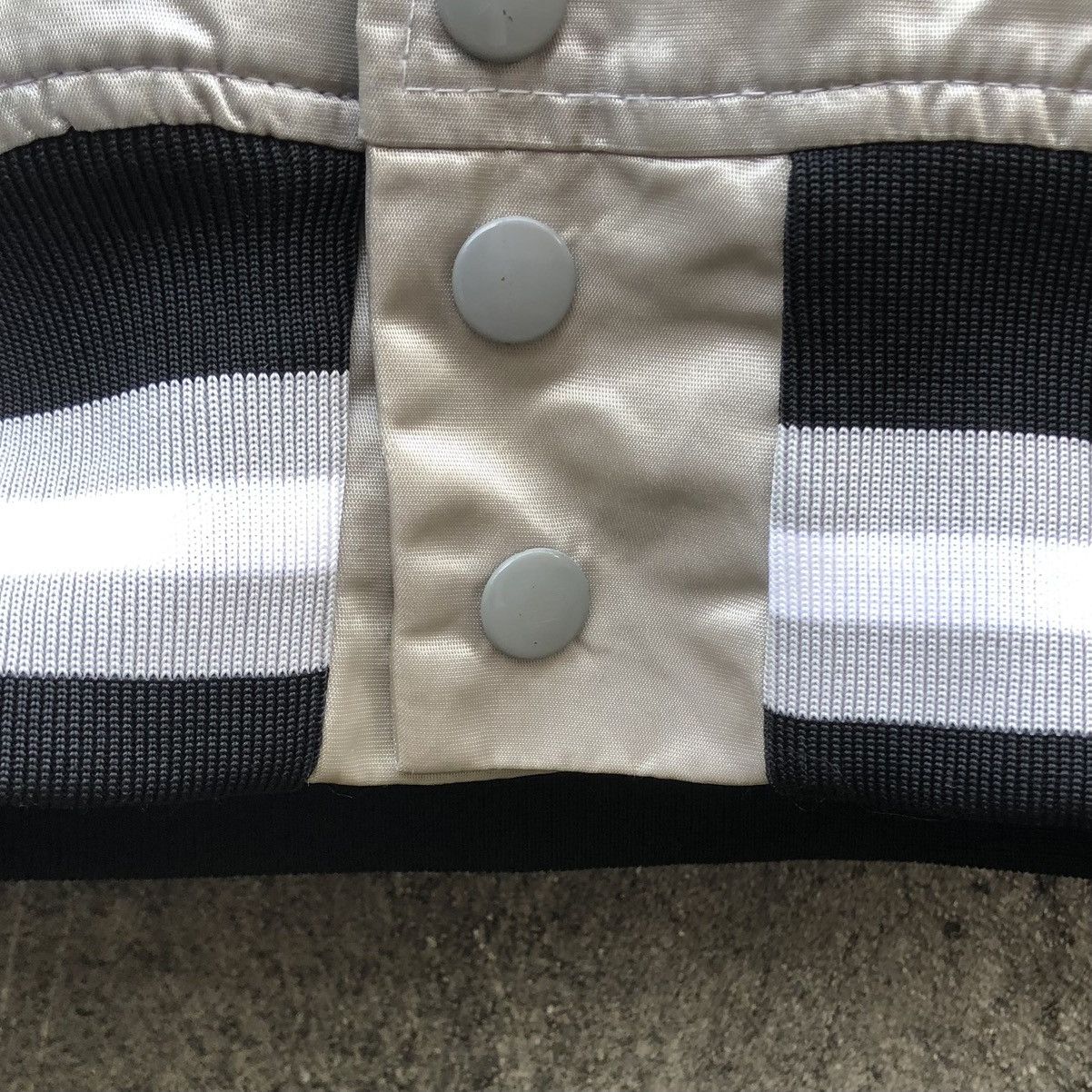 Vintage Vintage Felco MLB Chicago Sox Quilted Satin Bomber Jacket 🇺🇸 Size US L / EU 52-54 / 3 - 9 Thumbnail