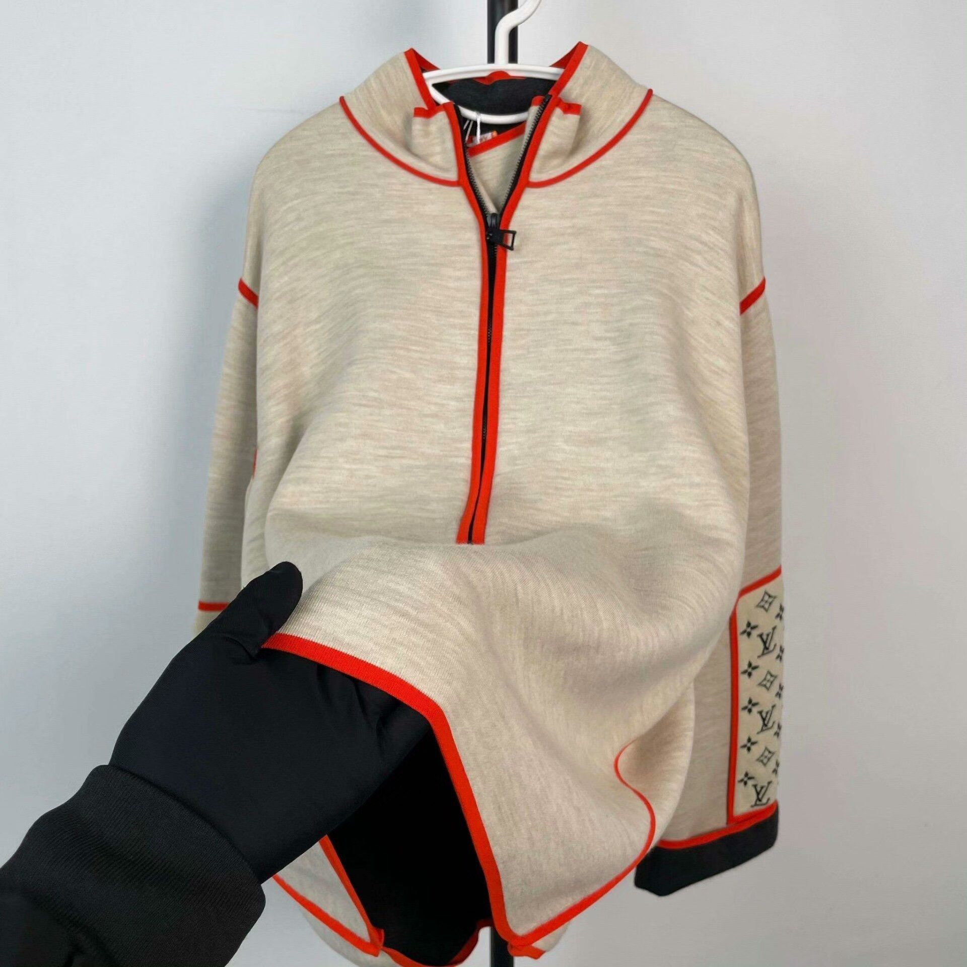 Louis Vuitton Louis Vuitton White Coat Size US M / EU 48-50 / 2 - 1 Thumbnail