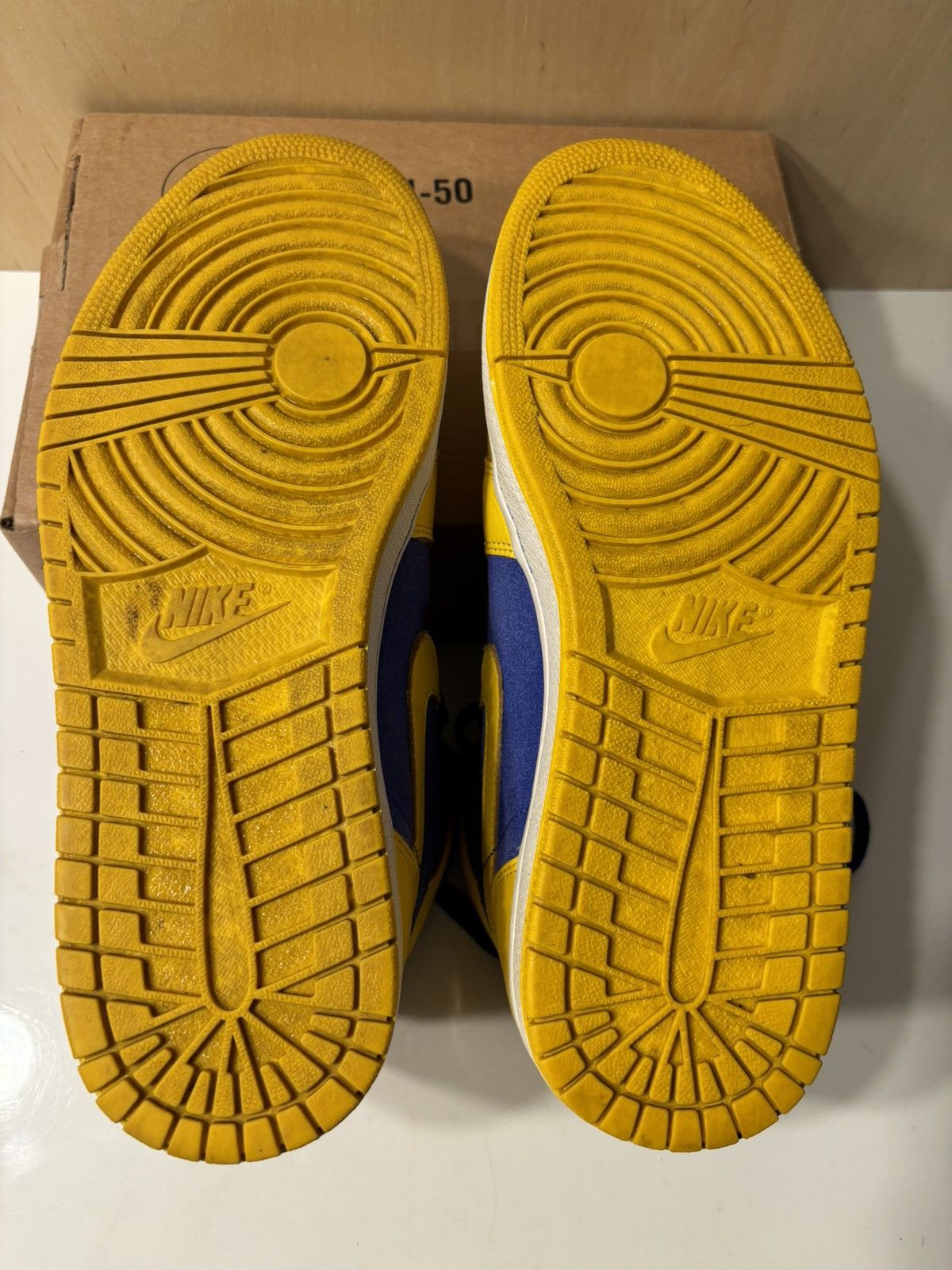 Nike 2013 Jordan 1 Retro High OG “Laney” Size 9.5 Size US 9.5 / EU 42-43 - 4 Thumbnail