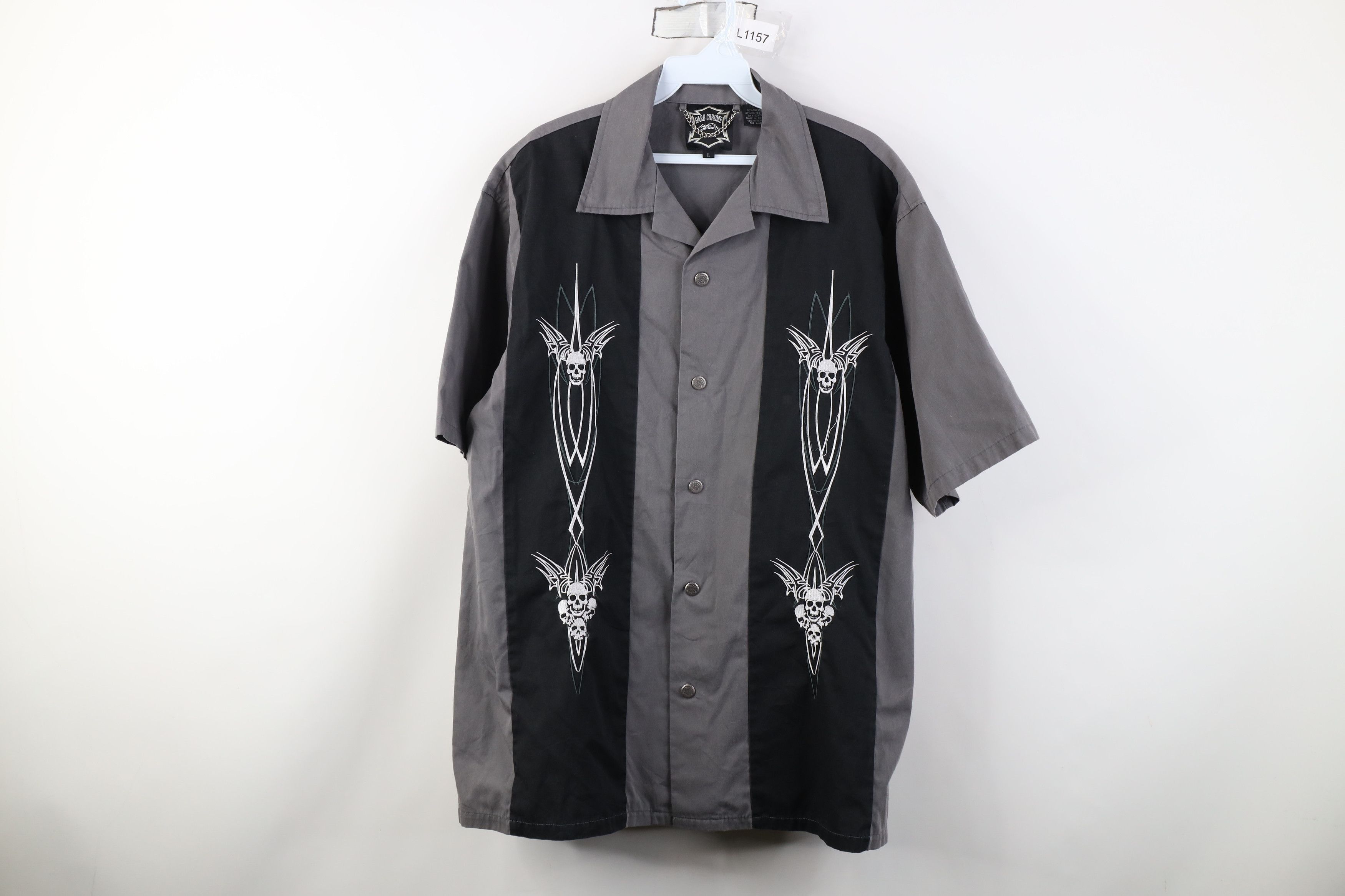 Vintage Vintage 90s Y2K Streetwear Tribal Skull Panel Button Shirt Size US L / EU 52-54 / 3 - 1 Thumbnail