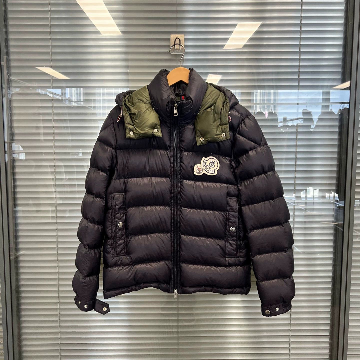 Moncler Moncler Black Double Logo Removable Hood Down Jacket 1 Size US S / EU 44-46 / 1 - 1 Thumbnail