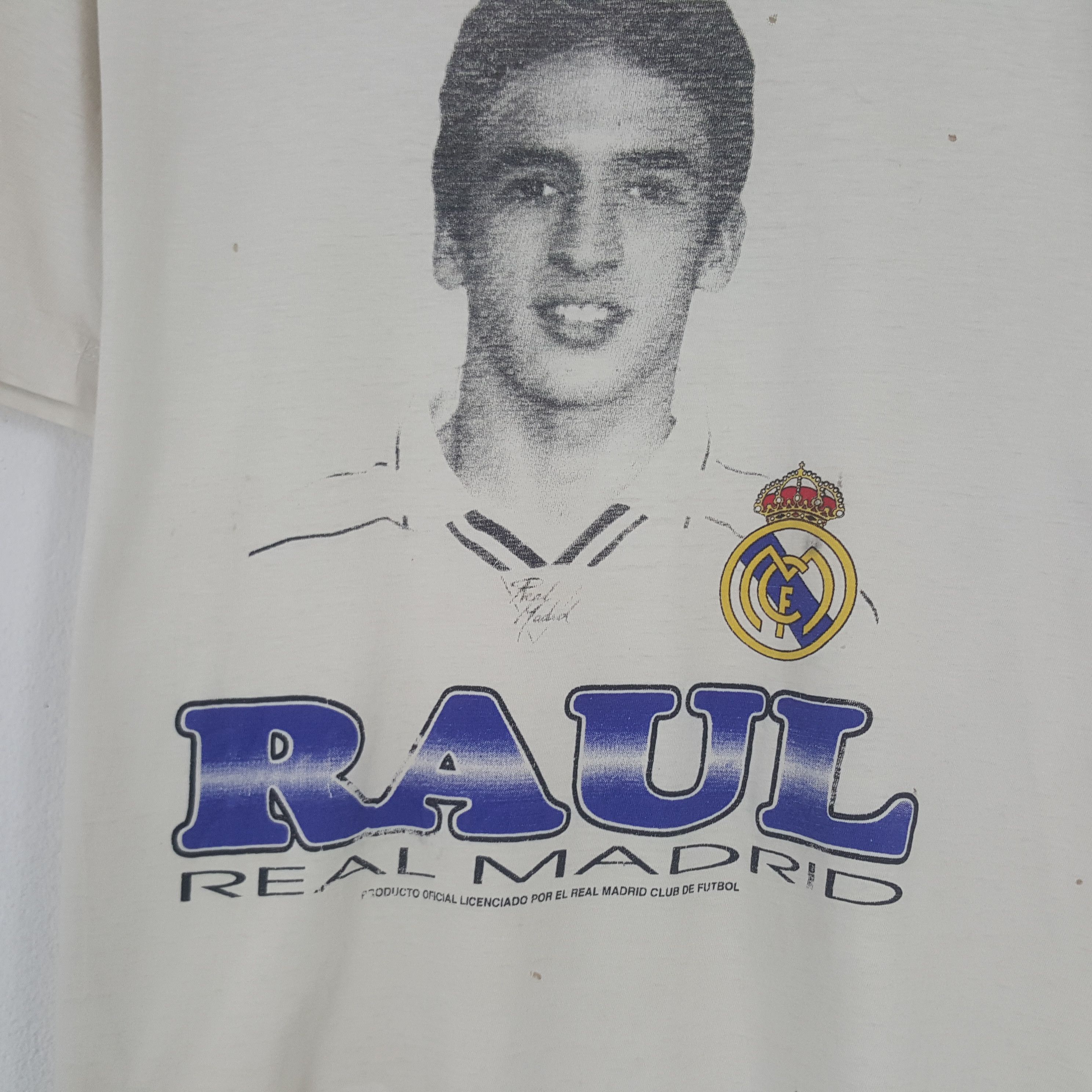 Vintage Vintage Raul Real Madrid Football Club Tshirt Size US L / EU 52-54 / 3 - 2 Thumbnail