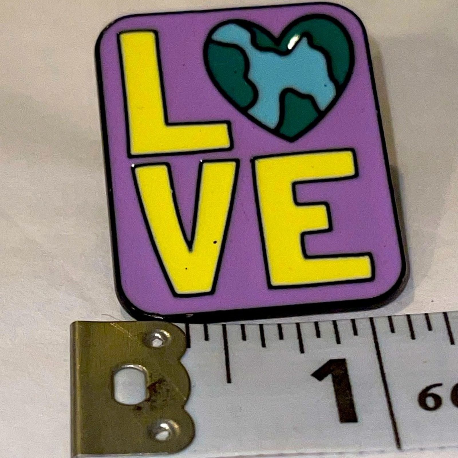 Other Love Earth Pin Brooch Size ONE SIZE - 1 Preview