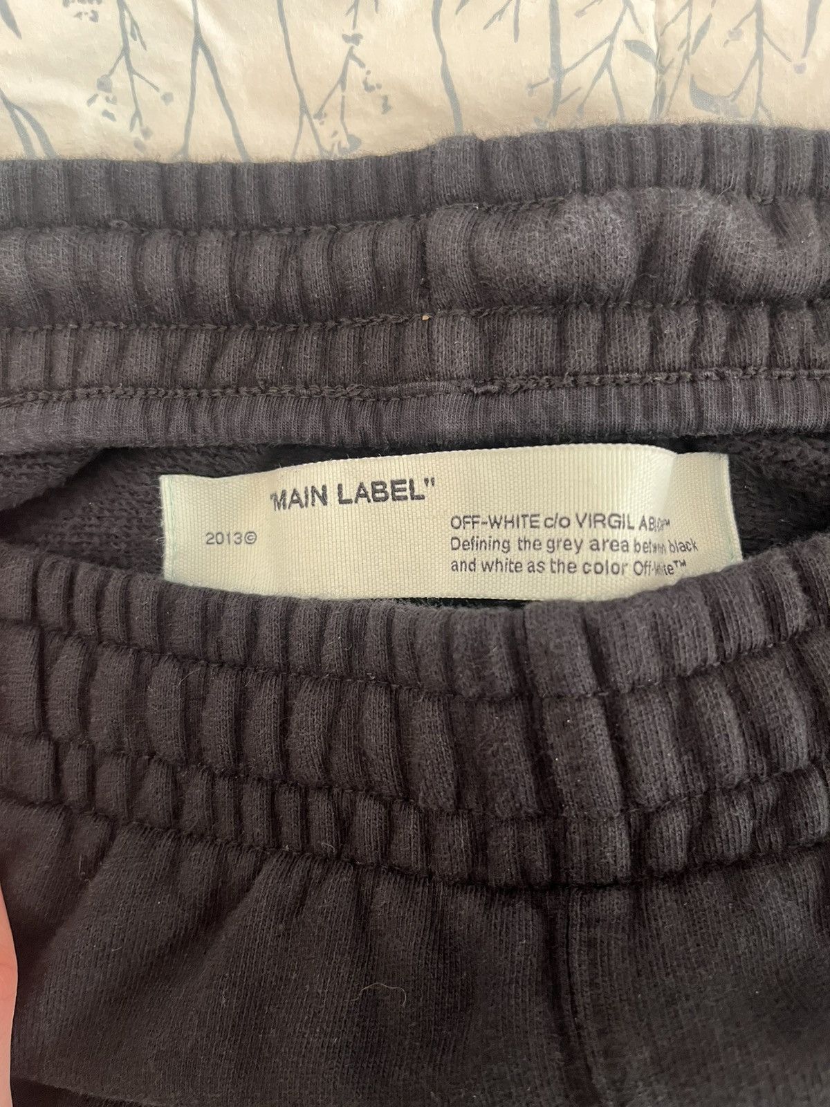Off-White Unfinished Sweat Shorts Black/Silver Off-White Size US 28 / EU 44 - 4 Thumbnail