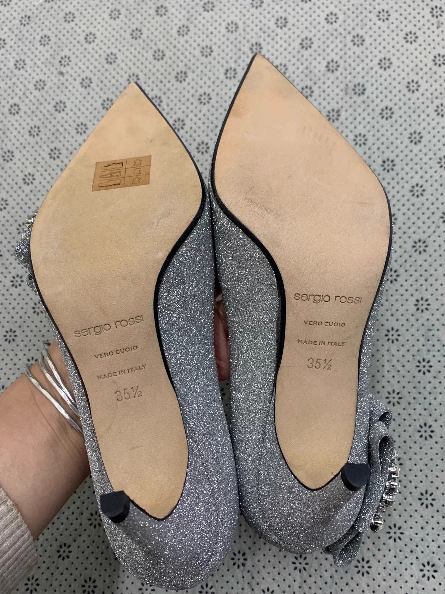 Sergio Rossi Sergio Rossi Silver Iridescent Bow Crystal Pumps 35.5 Size US 4.5 / IT 34.5 - 4 Thumbnail
