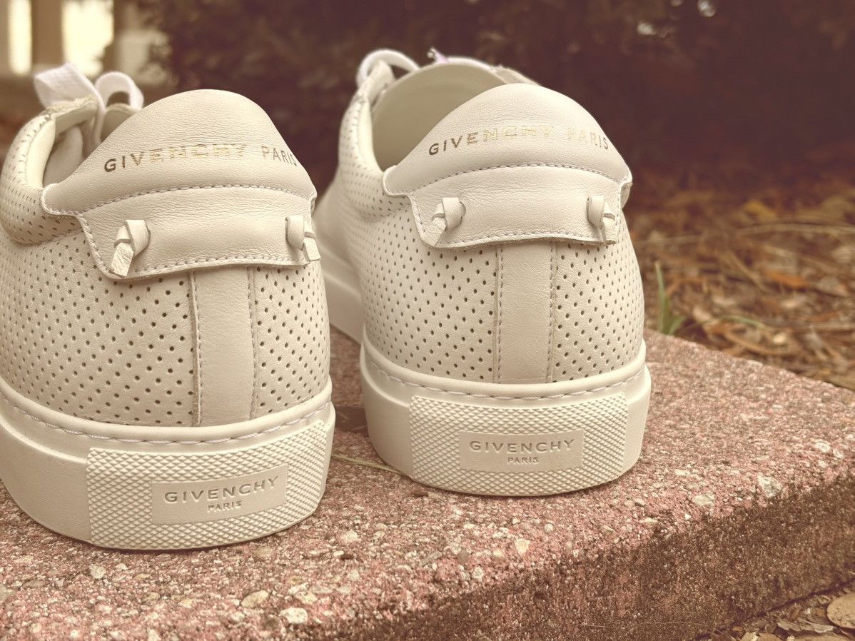 Givenchy Givenchy Urban Street Low Perforated Knot Sneakers – White Size US 11.5 / EU 44-45 - 3 Thumbnail