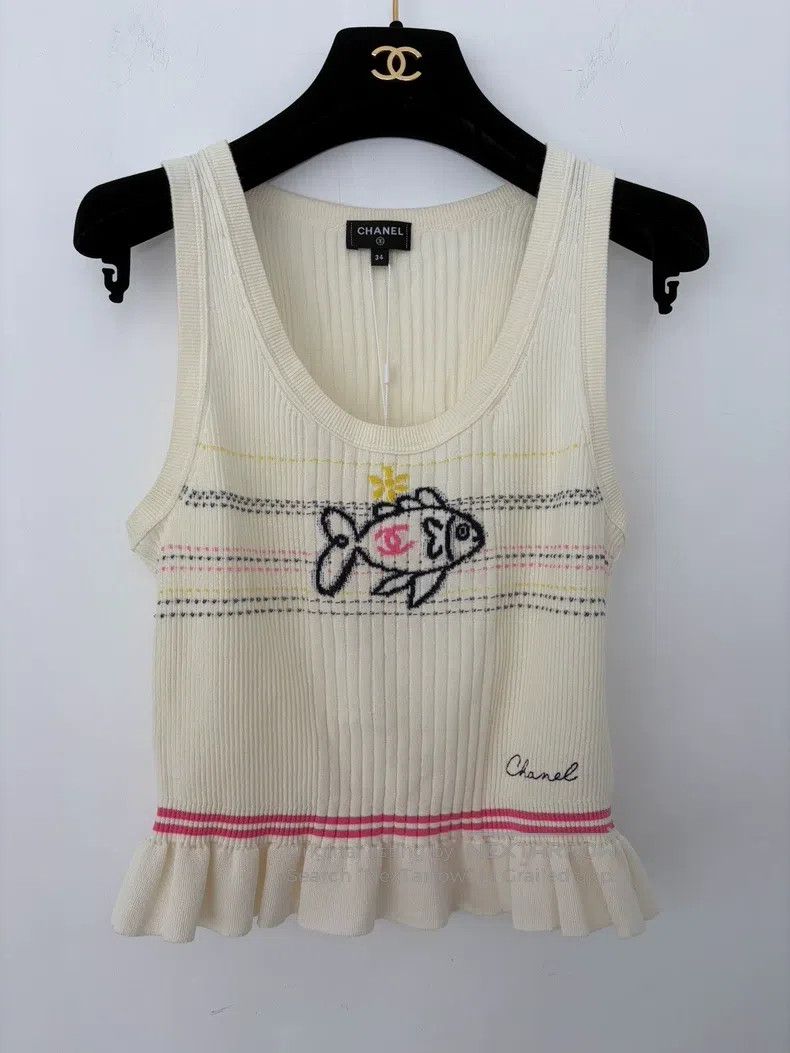 Chanel Chanel Beige little fish knitted vest Size XXS / US 00 / IT 34 - 1 Thumbnail