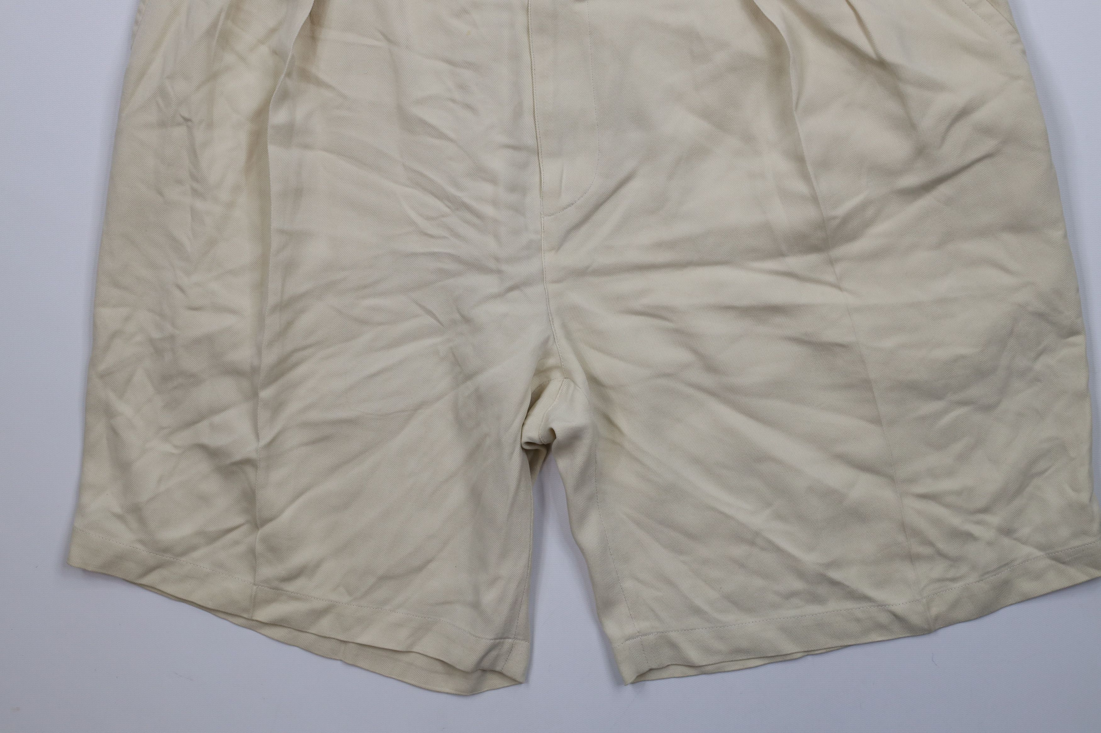Tommy Bahama × Vintage Vintage 90s Tommy Bahama Pleated Chino Shorts Cream Size US 36 / EU 52 - 4 Thumbnail