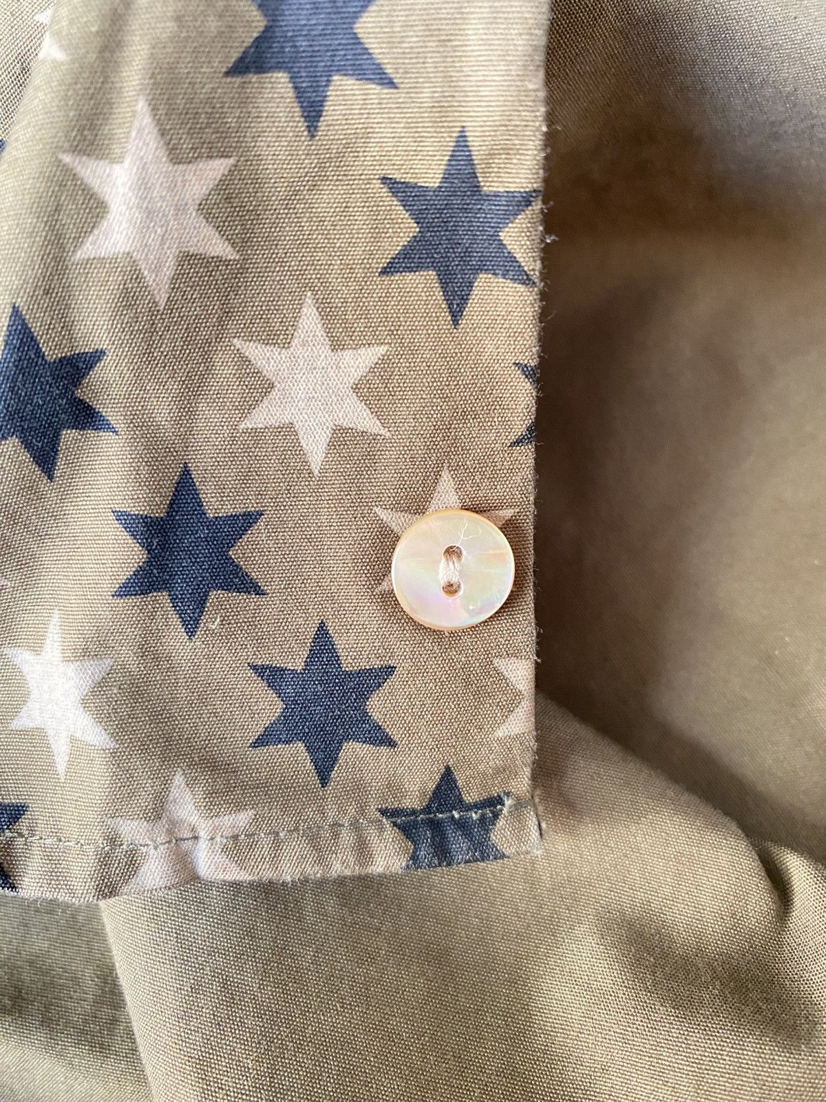 Katharine Hamnett London KATHARINE HAMNETT Khaki Star Print Short-Sleeve Shirt Size US M / EU 48-50 / 2 - 10 Thumbnail