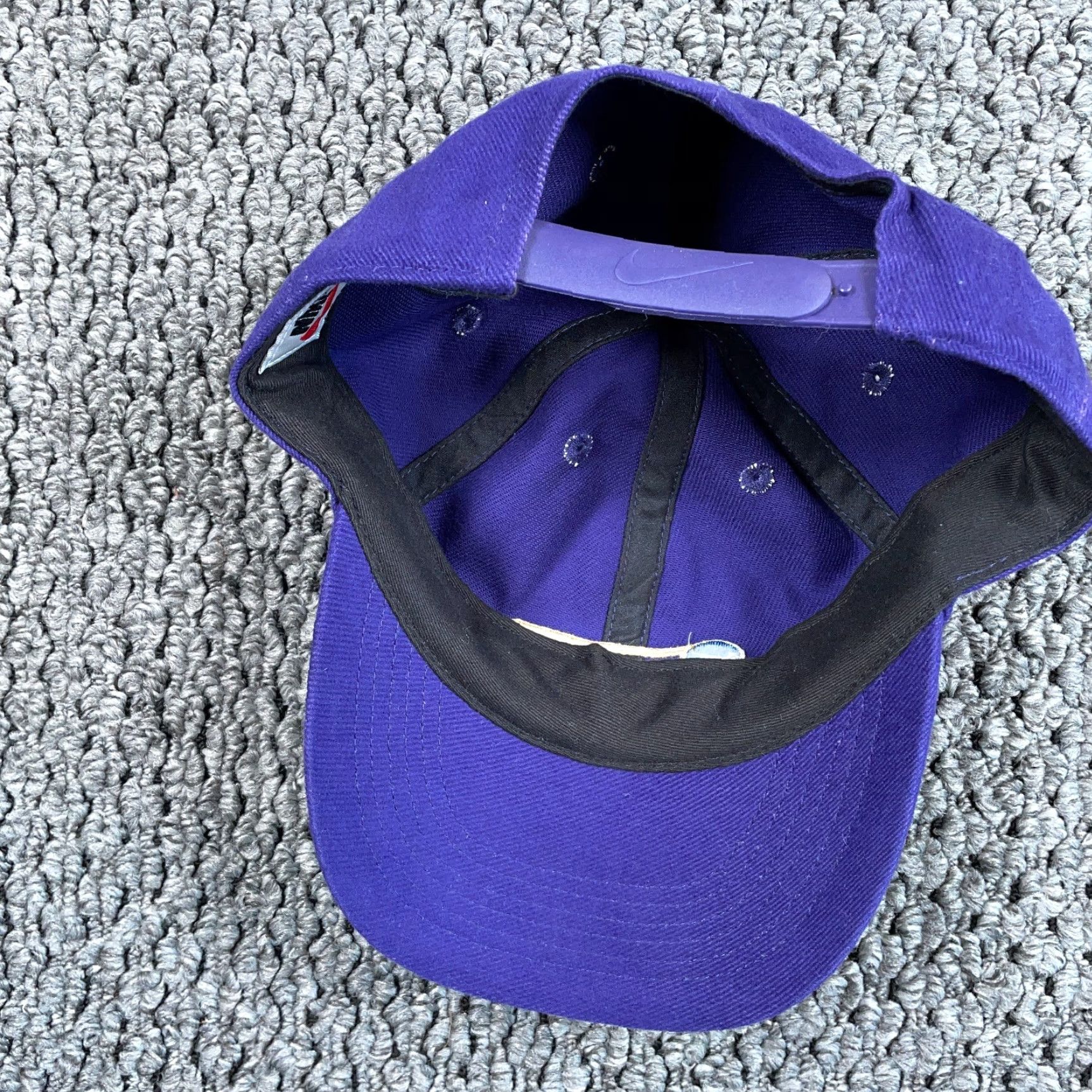 Nike VINTAGE Nike Embroidered Swoosh Snapback Hat Adult One Size Purple Yellow 90s White Tag Mens Snapback Hat Retro 90s Nike Embroidered Swoosh Hat Size ONE SIZE - 7 Thumbnail