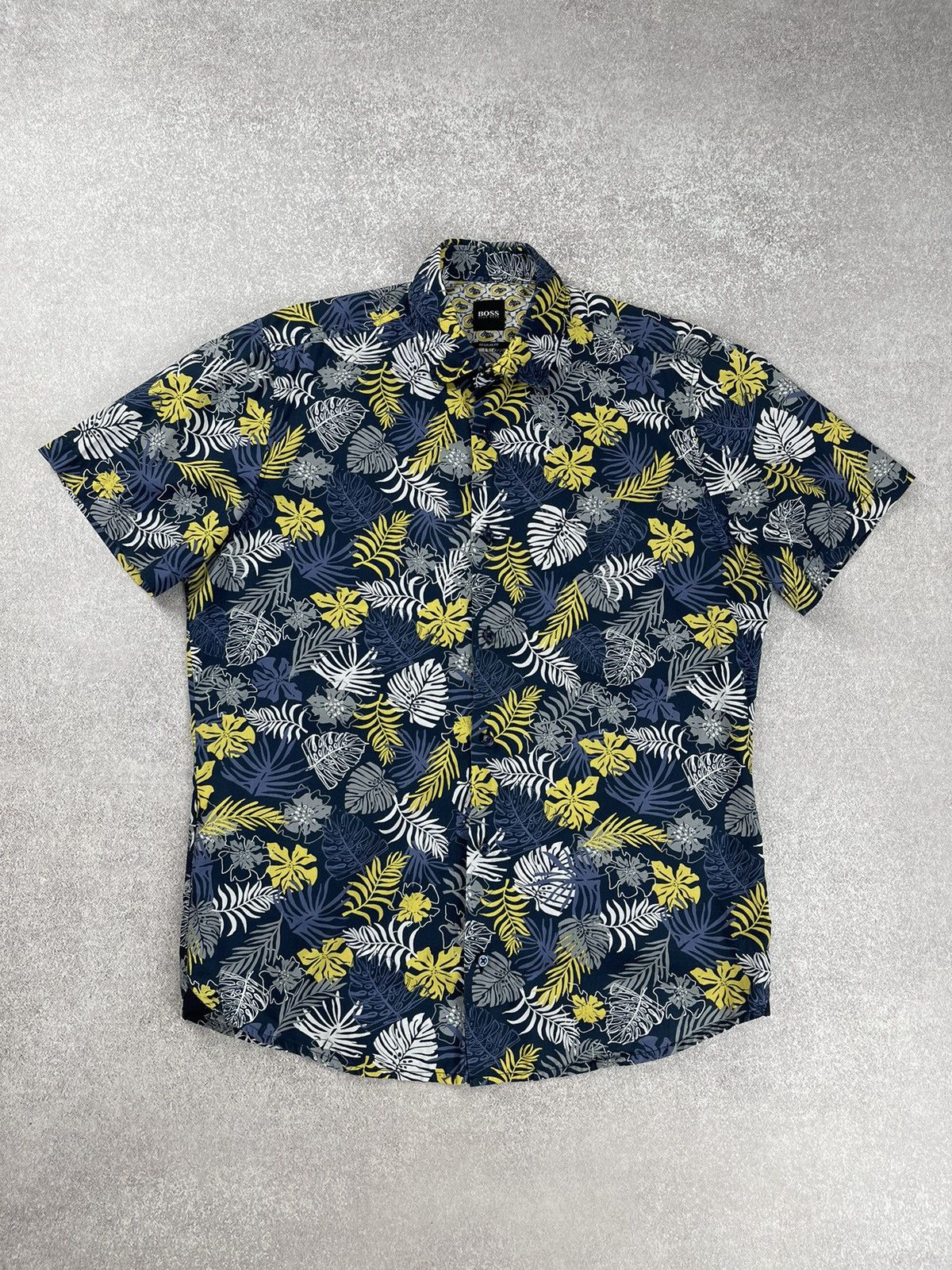 Hugo Boss Hugo Boss Rash Short Sleeve Shirt in Navy Floral Size S Size US S / EU 44-46 / 1 - 1 Thumbnail