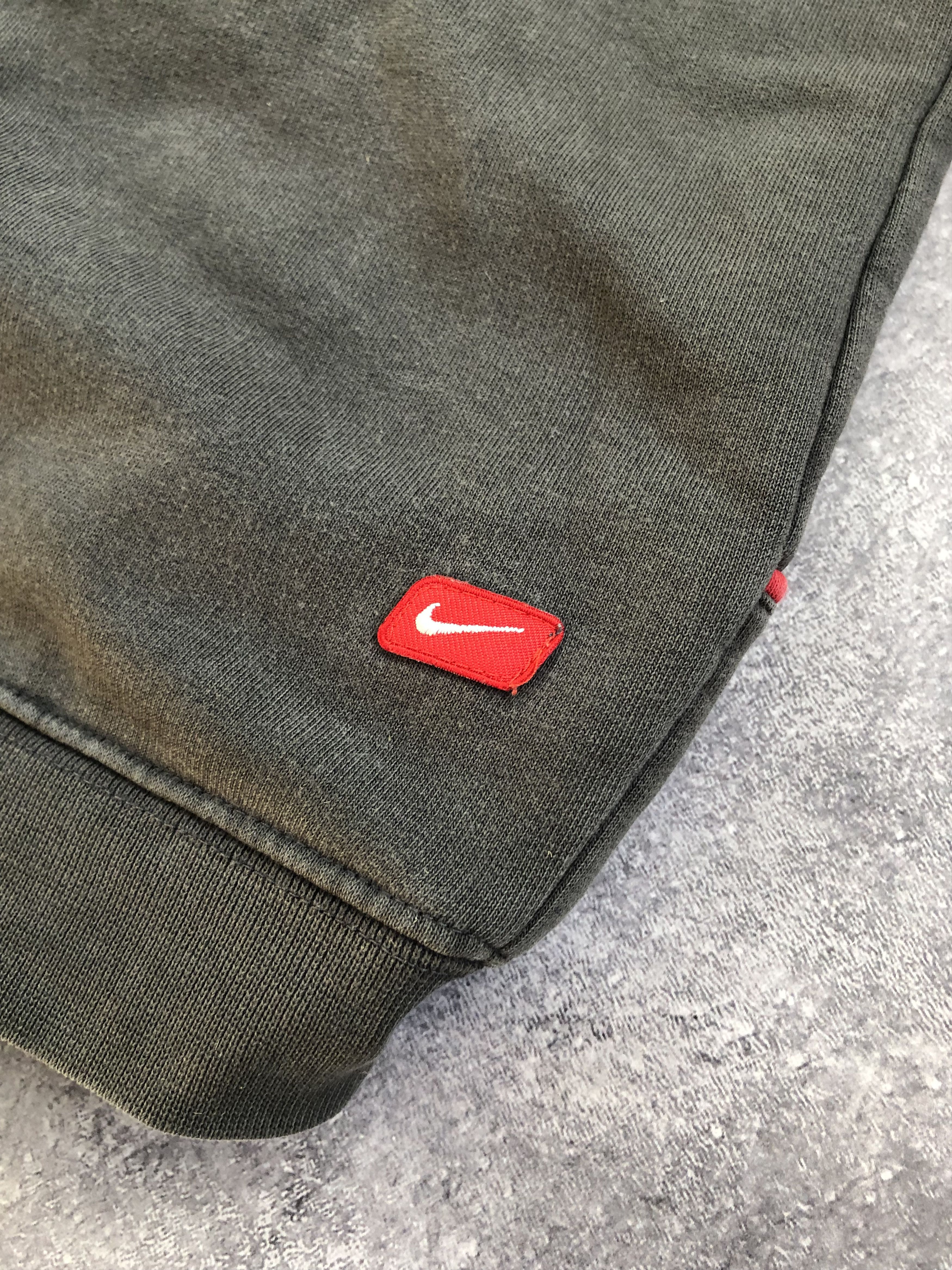 Nike NIKE Vintage Big Central Logo Fade Hoodie Streetwear Casual Size US L / EU 52-54 / 3 - 16 Thumbnail