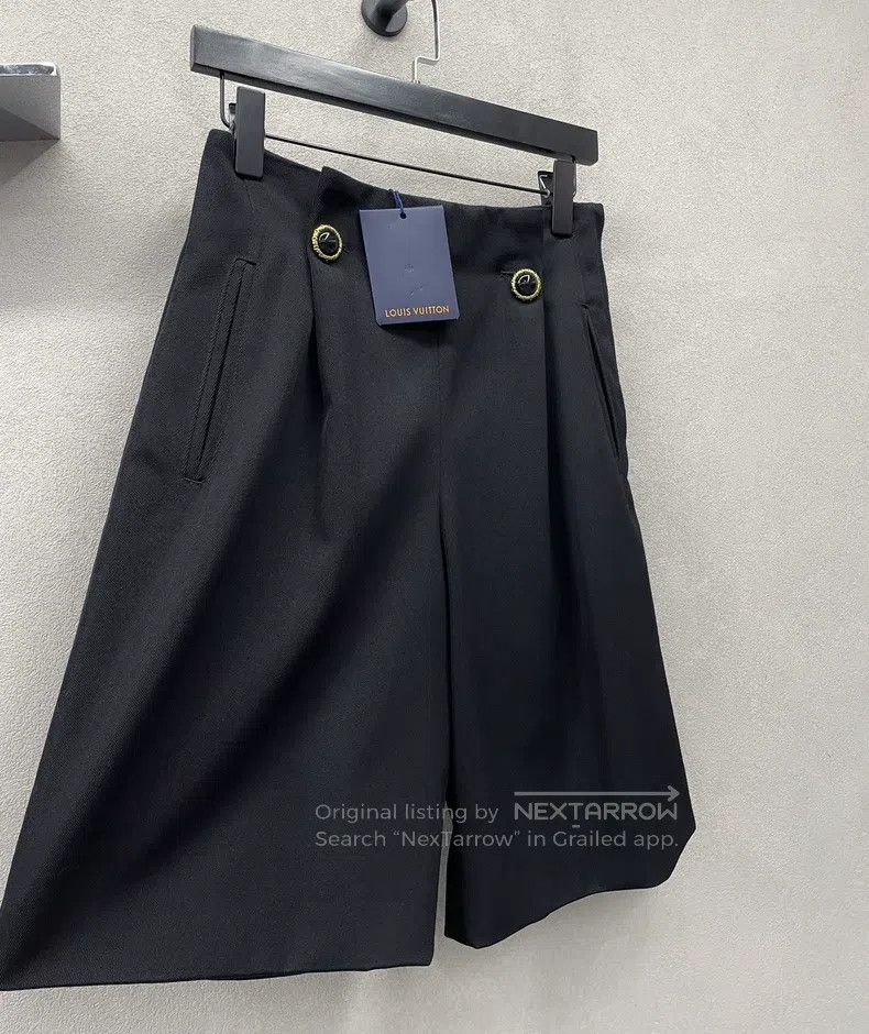 Louis Vuitton Louis Vuitton Black pleated jeweled button-down pleated sh Size 33" - 3 Thumbnail