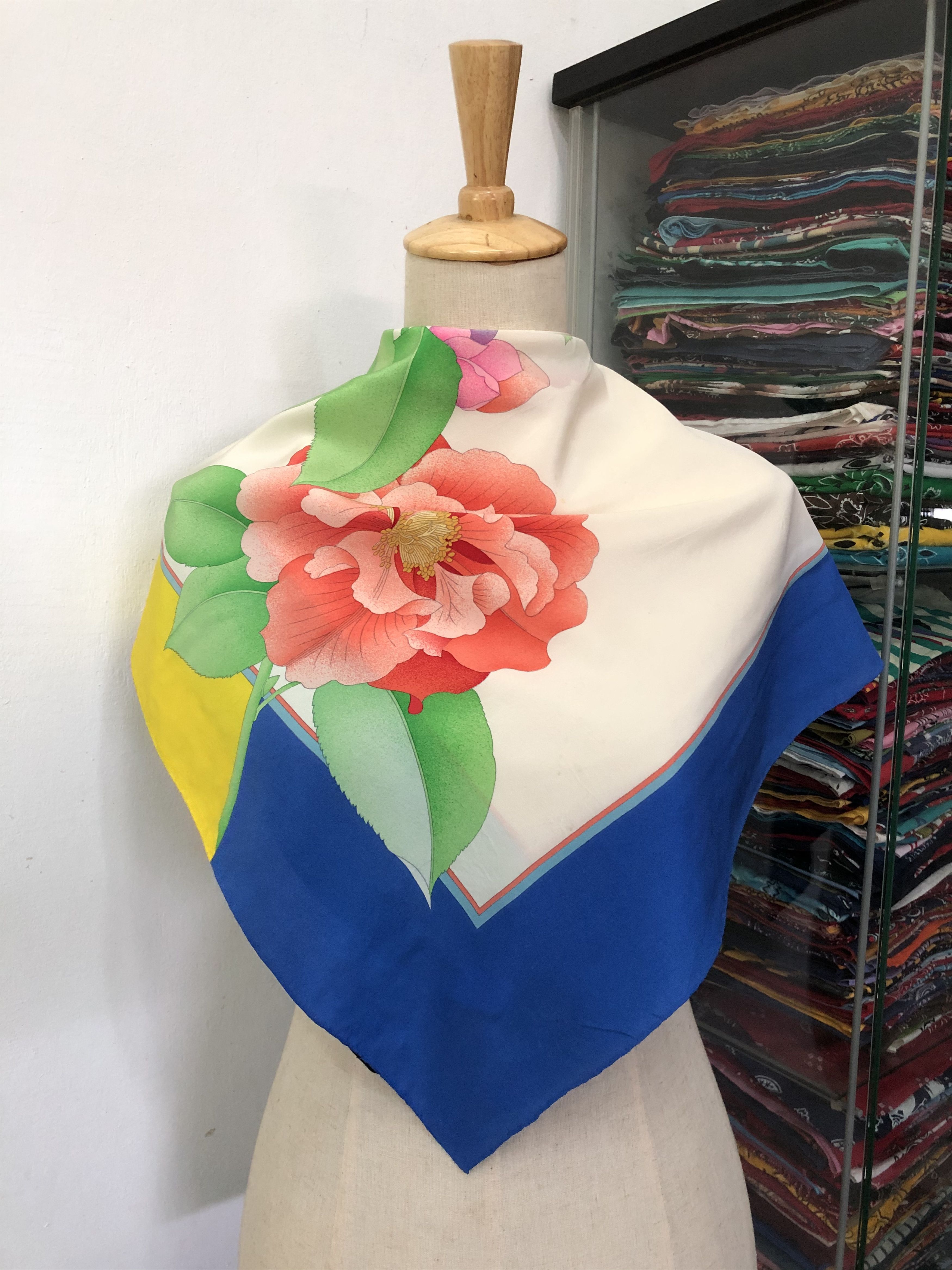 Vintage Vintage Silk Scarf Size ONE SIZE - 1 Thumbnail