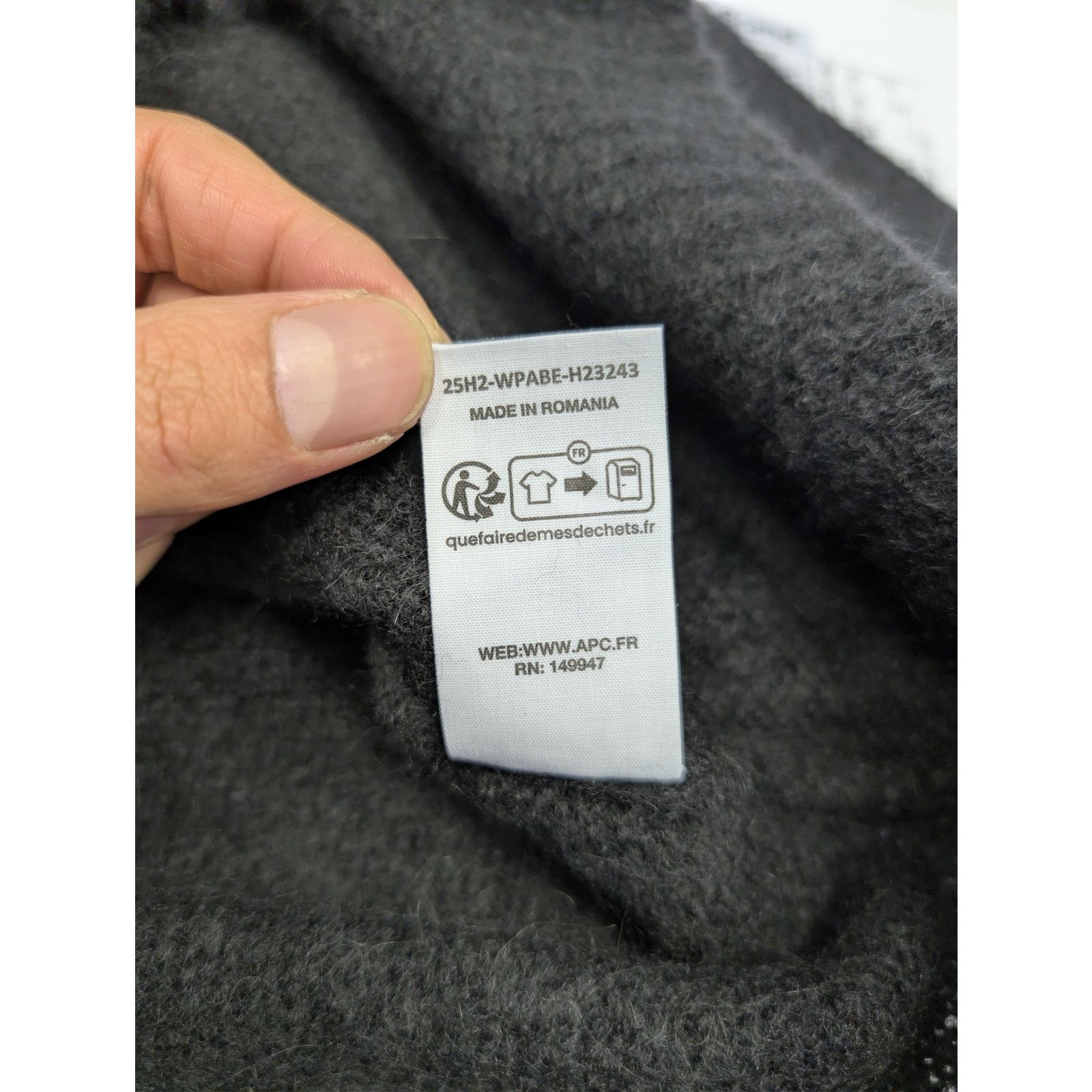 A.P.C. o1rshd1 Pull Tyler Crewneck Sweatshirt in Noir Size US M / EU 48-50 / 2 - 17 Thumbnail