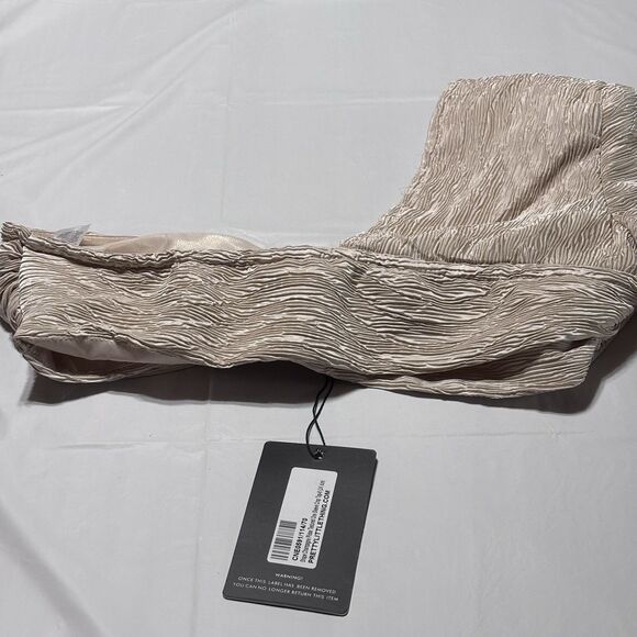 PrettyLittleThing Pretty Little Thing Beige Long-Sleeved, Off-The-Shoulder 4 Size S / US 4 / IT 40 - 10 Thumbnail